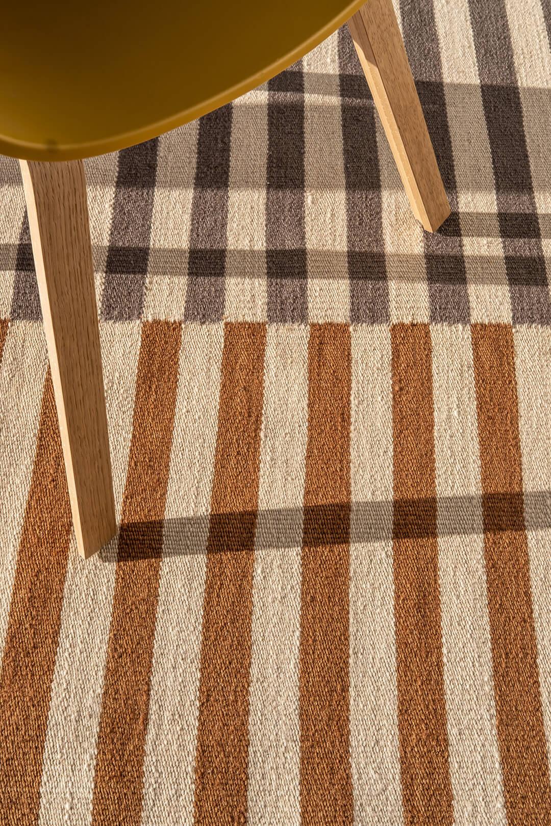 Colors that speak to us and bring serenity; friendly colors that come from nature and do not aim to be strident. The Ceras collection, designed by Nani Marquina, is the result of a comprehensive study of color through the manual process of tracing