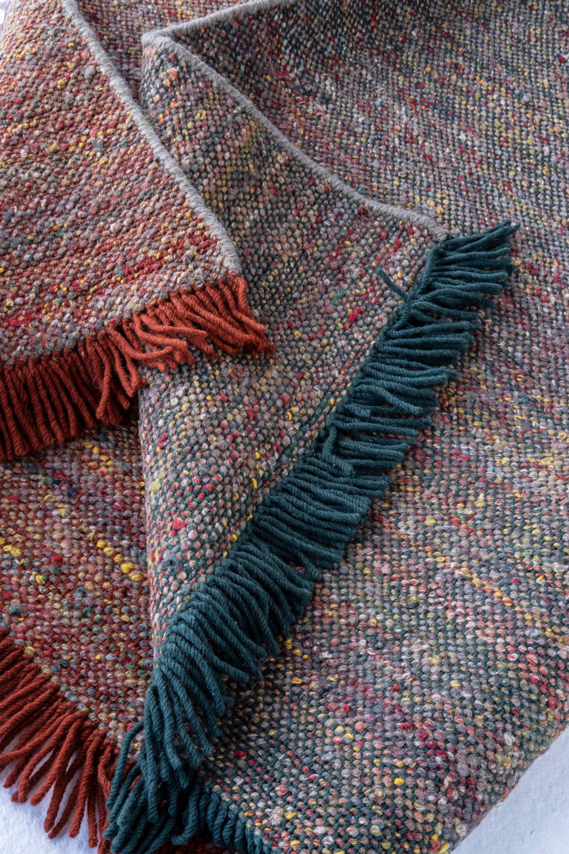 Re-Rug emerged from the decision to use the leftover wool accumulated by our suppliers. This initiative is the result of a long research process, the challenge of recovering these wools to create a new yarn suitable for weaving. Each Re-Rug uses