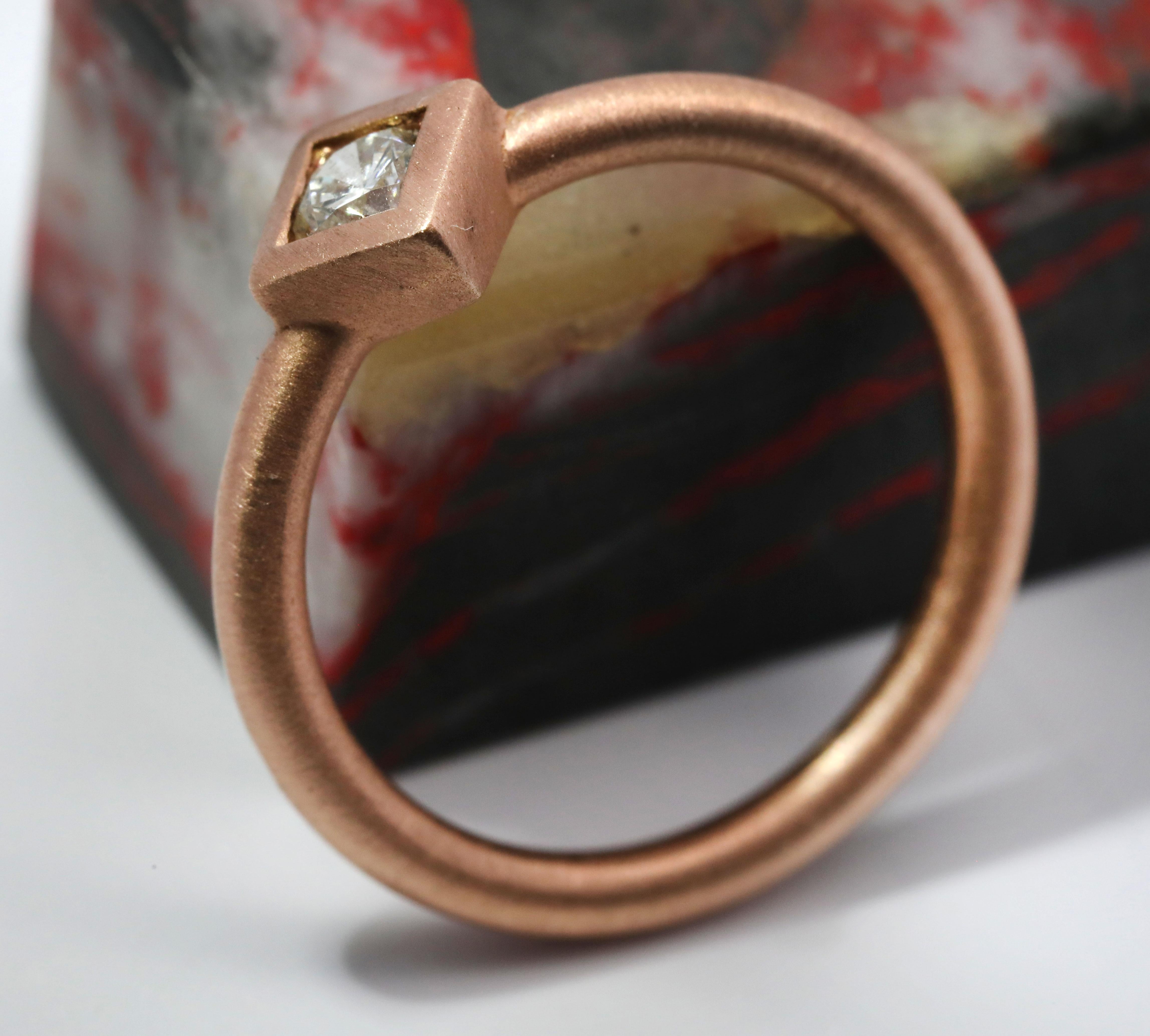 Hand Made 14K Rose gold & Natural Brilliant Cut Diamond Ring (Moderne) im Angebot