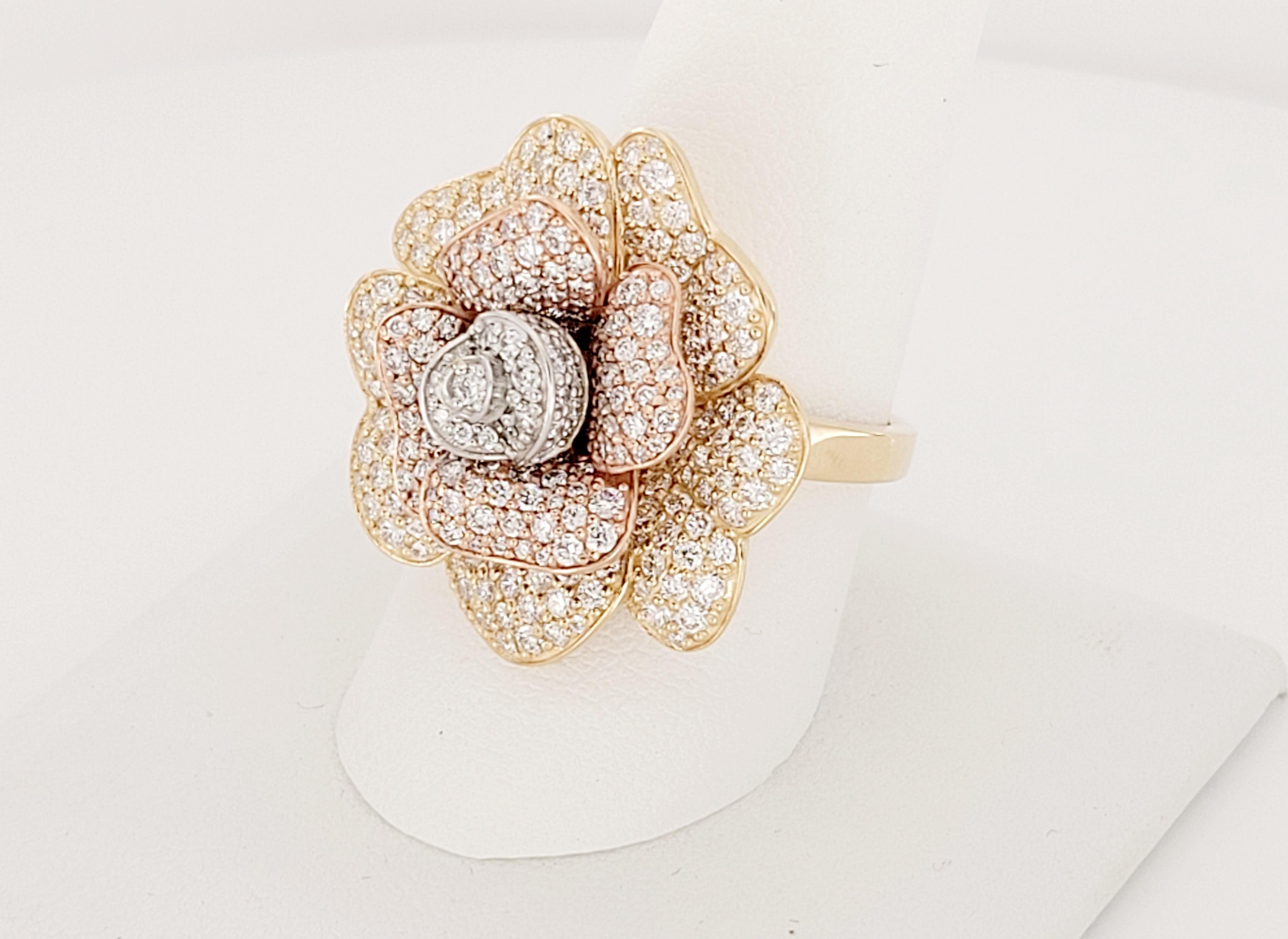 Taille ronde Bague fleur Try Color 14K faite à la main avec diamants en vente