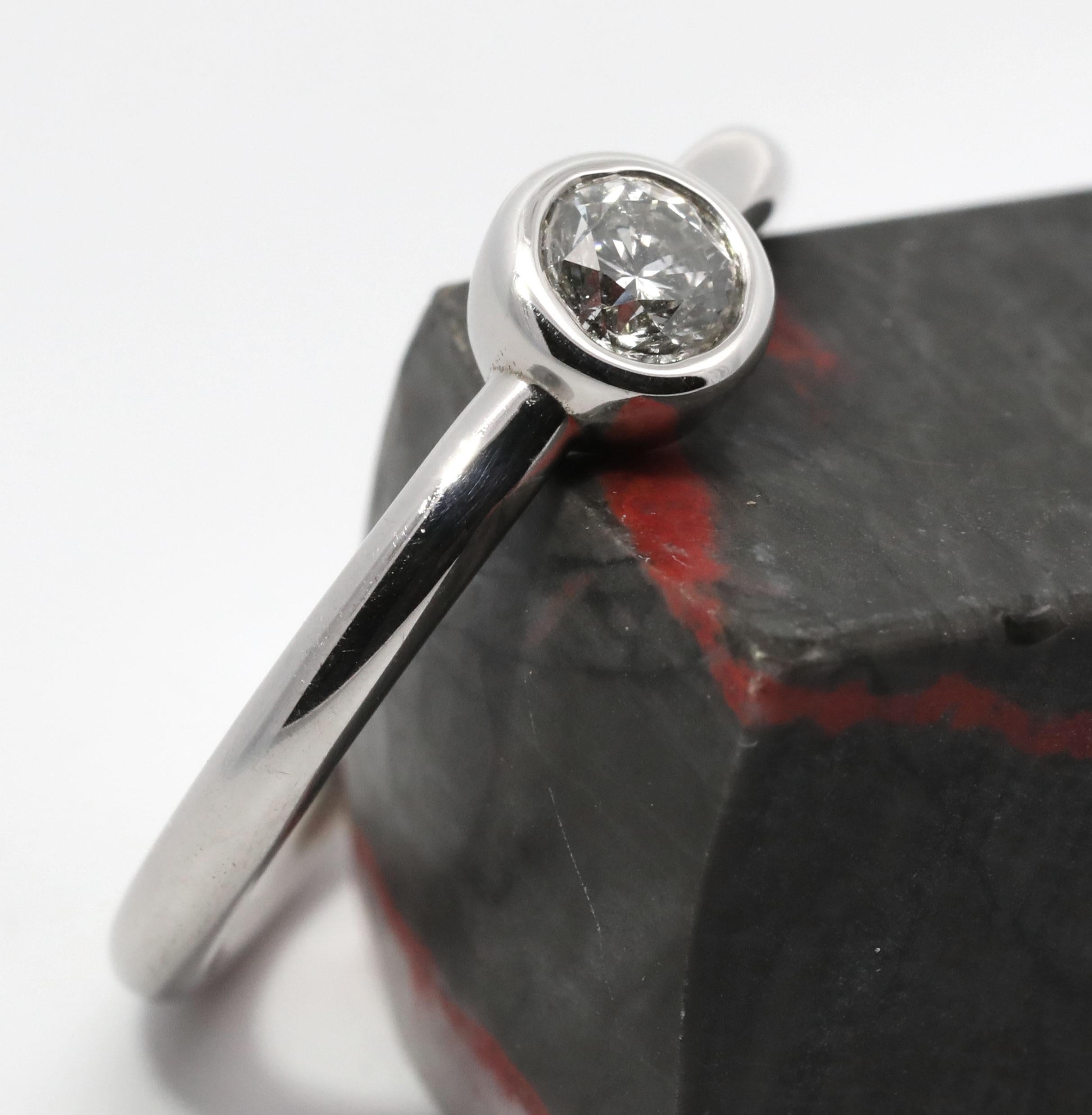 Modern Hand Made 14K White gold & Natural Brilliant Cut Diamonds Ring For Sale