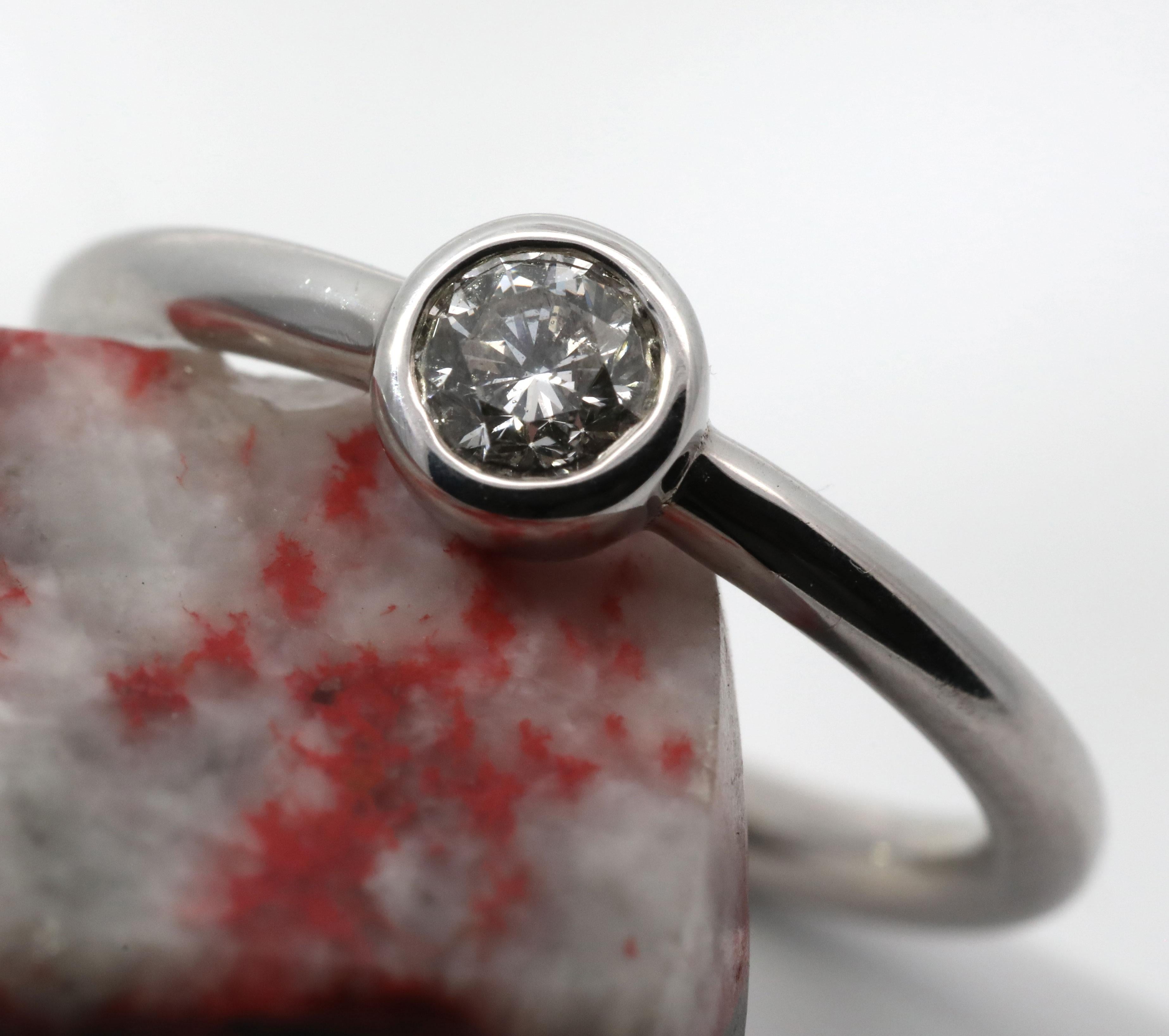 Hand Made 14K White gold & Natural Brilliant Cut Diamonds Ring In New Condition For Sale In Pasadena, CA