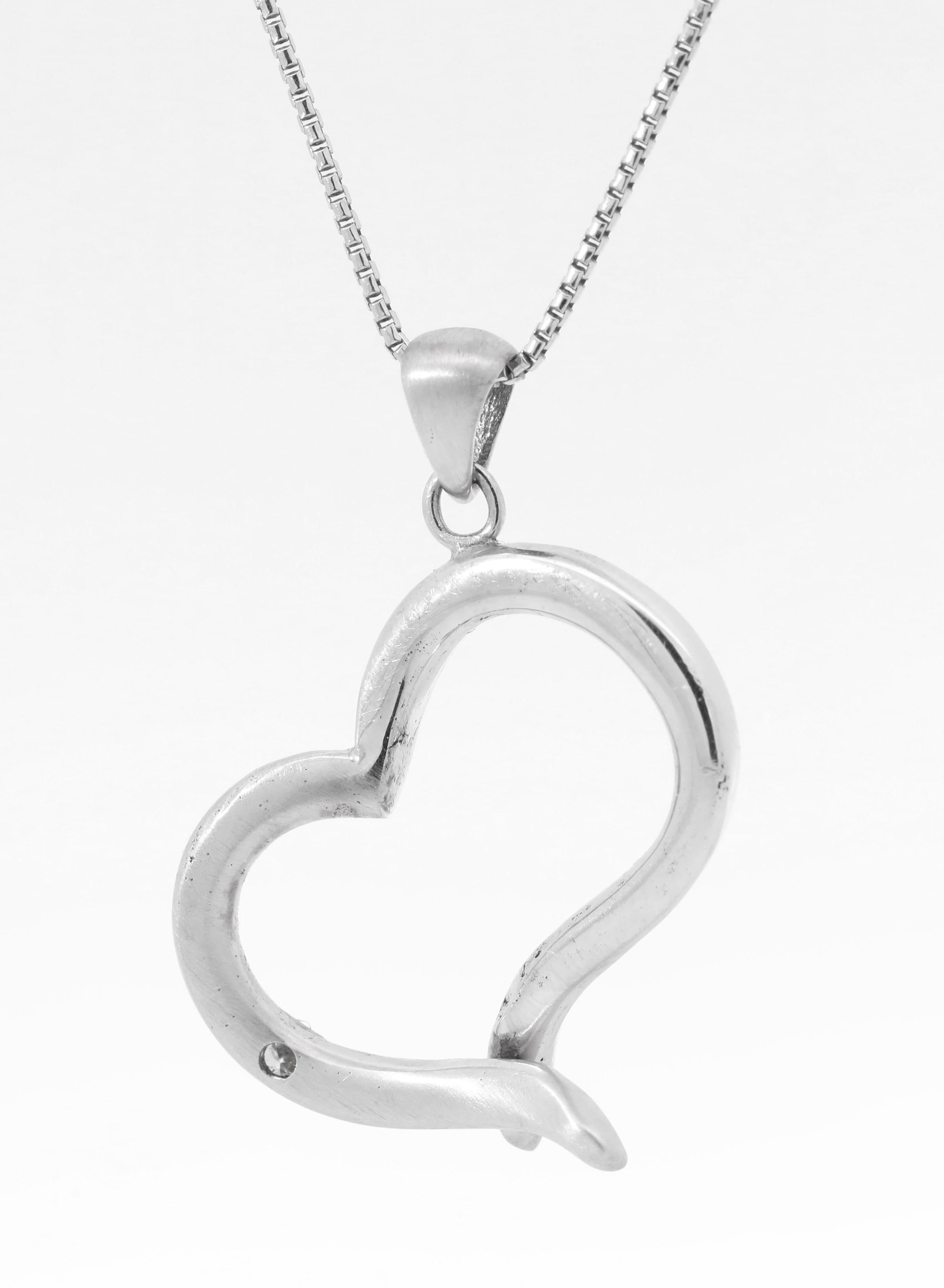 Moderno Collana a forma di cuore con diamante naturale, in oro bianco 14K, fatta a mano in vendita