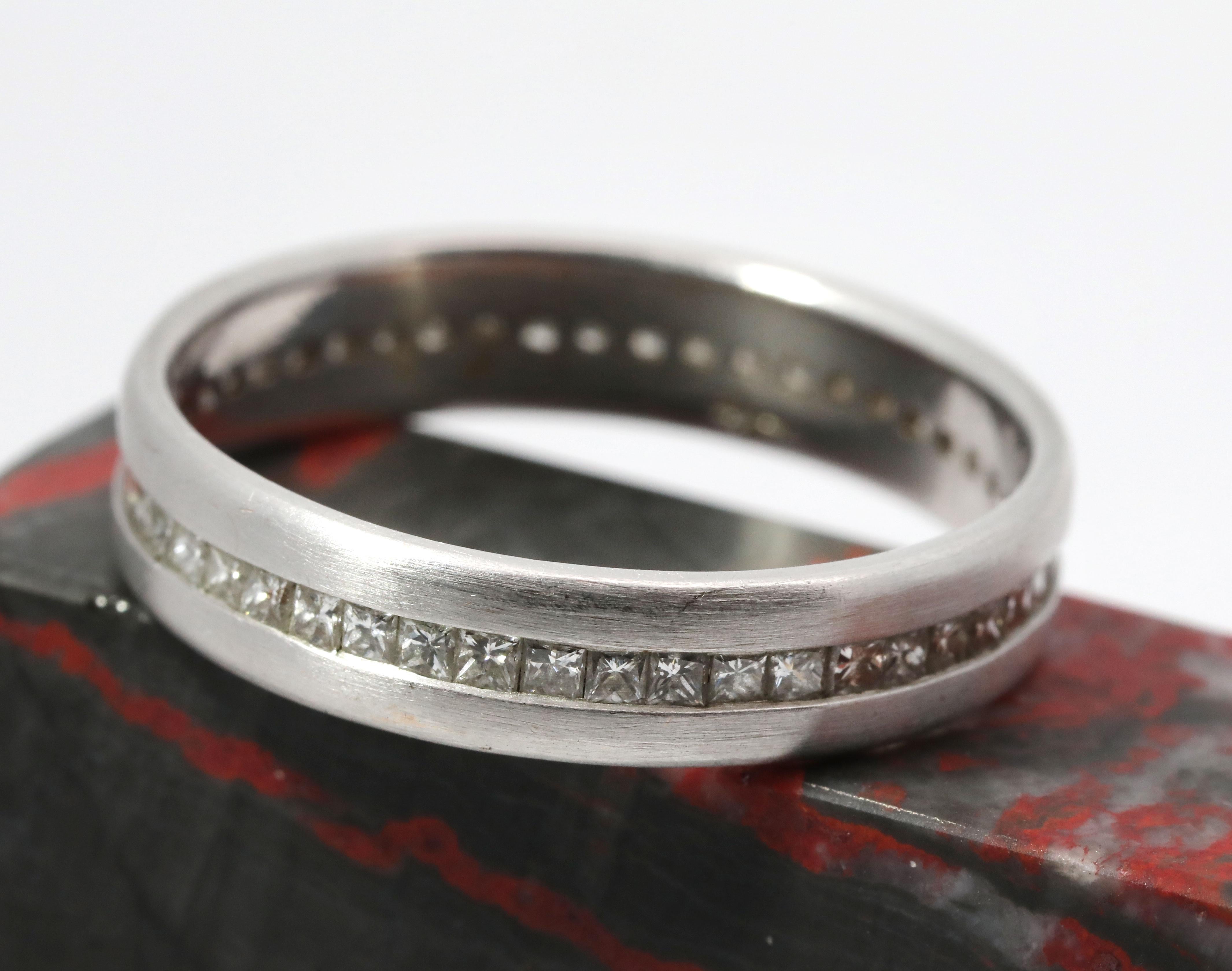 Femenino o masculino Pulsera de oro blanco de 14 quilates y diamantes naturales hecha a mano en venta