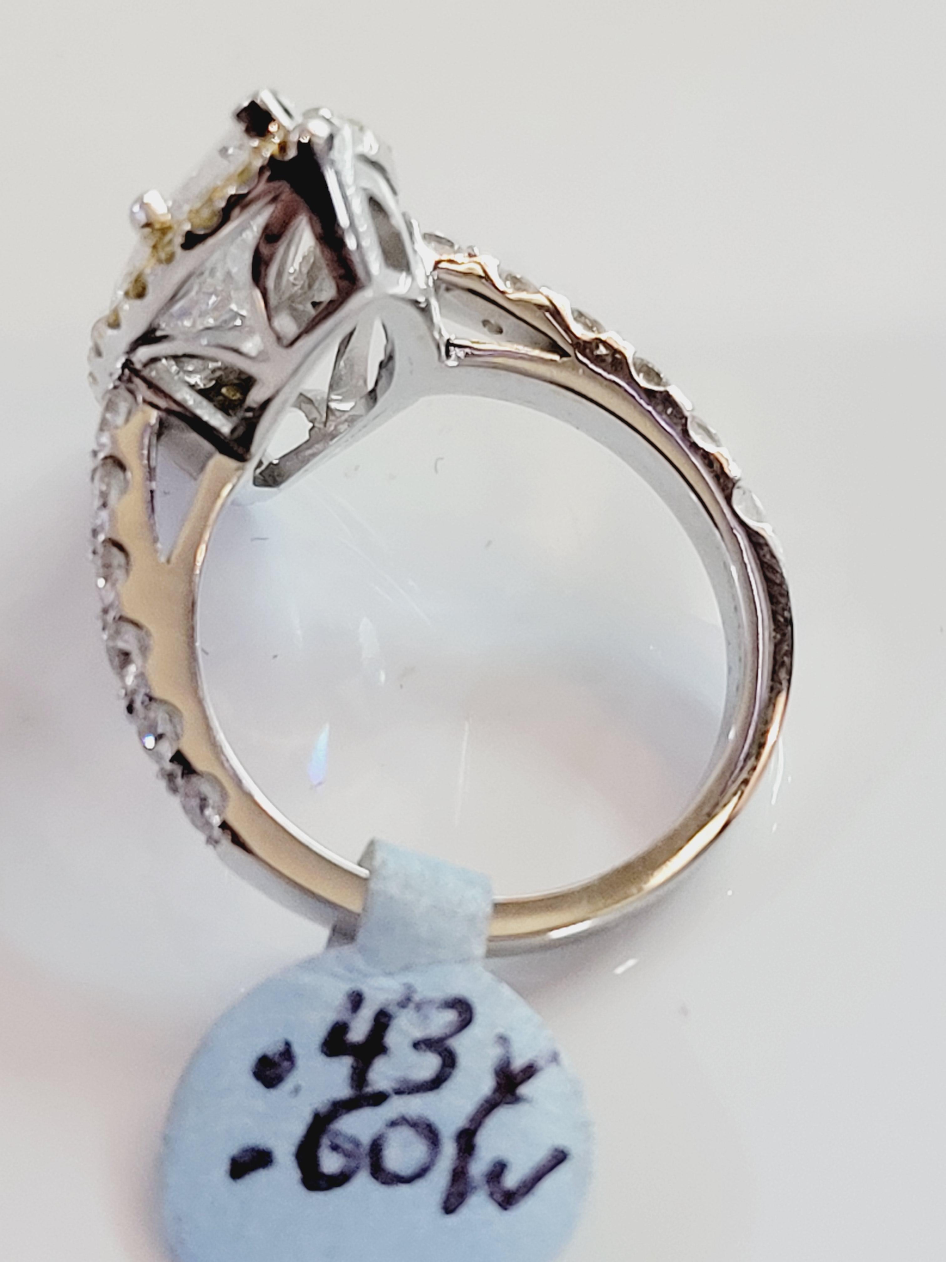 Hand Made 14K White Gold ring with Diamonds In New Condition For Sale In New York, NY