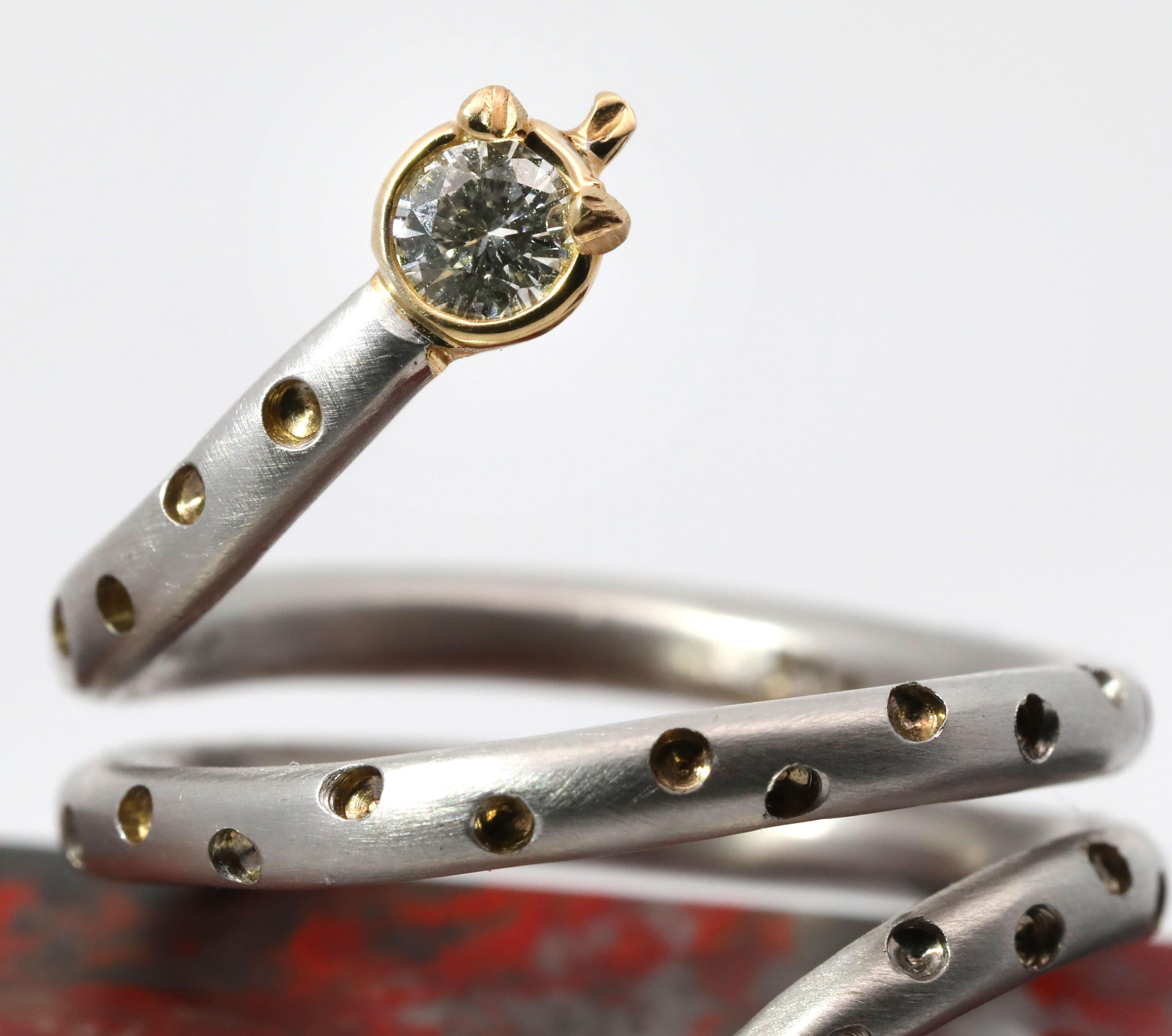 Hand Made - Bague serpent en or jaune et blanc 14K sertie de diamants naturels Neuf - En vente à Pasadena, CA