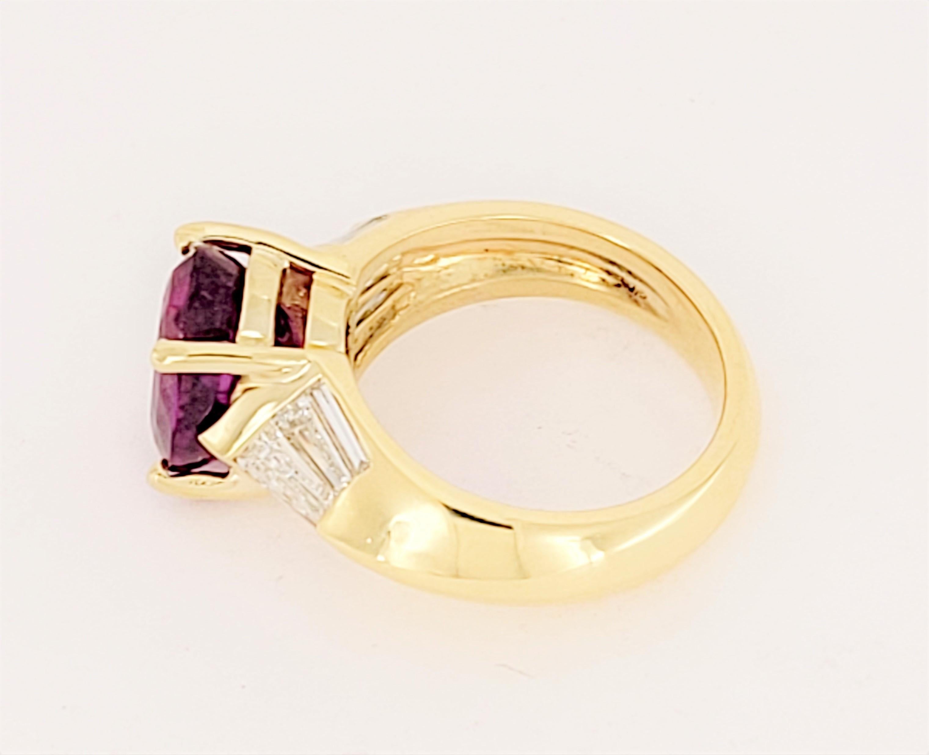 Women's Hand Made  18K Yellow  Gold ring Pink Sapphire with Diamonds For Sale