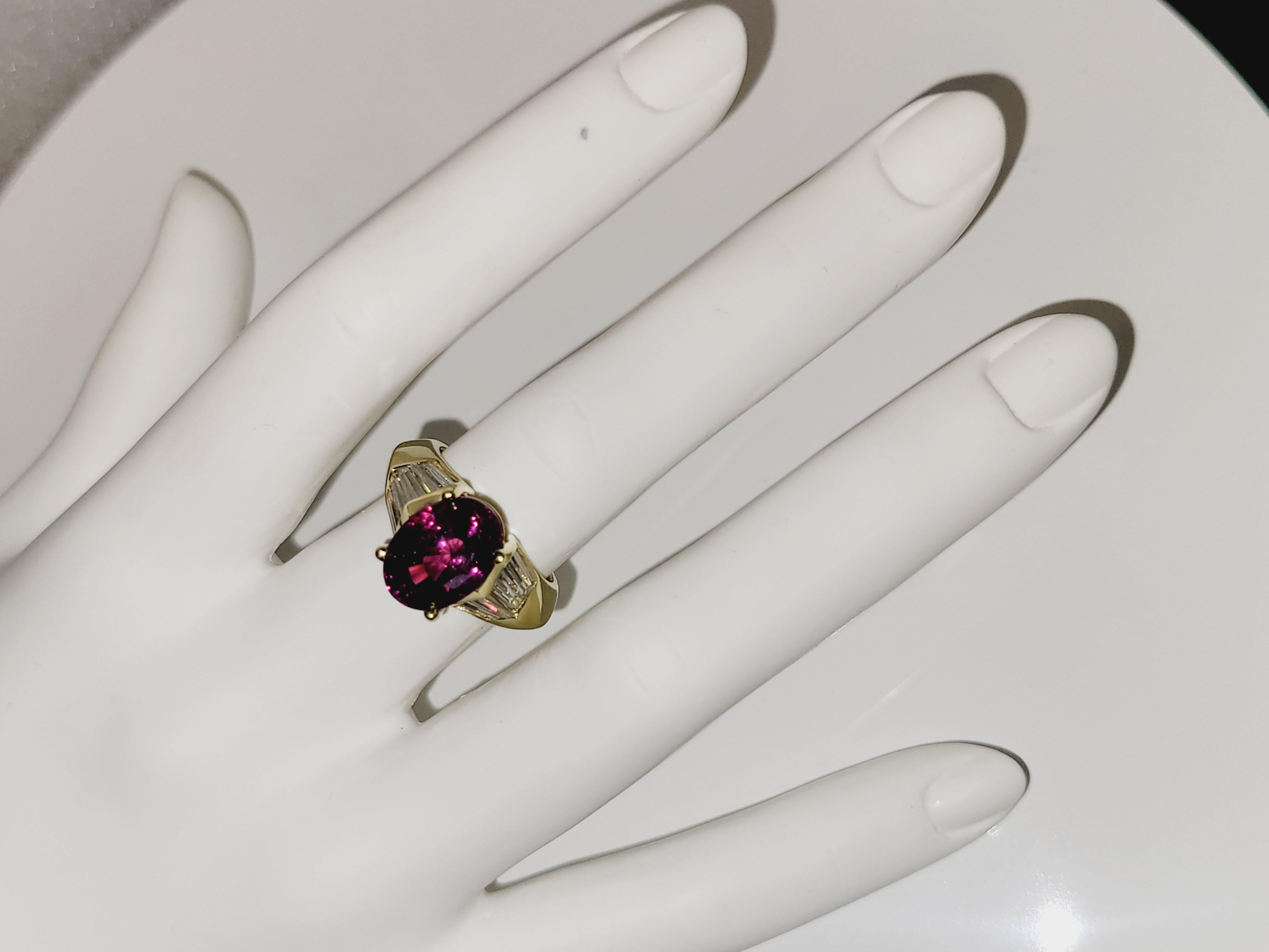 Hand Made  18K Yellow  Gold ring Pink Sapphire with Diamonds For Sale 1
