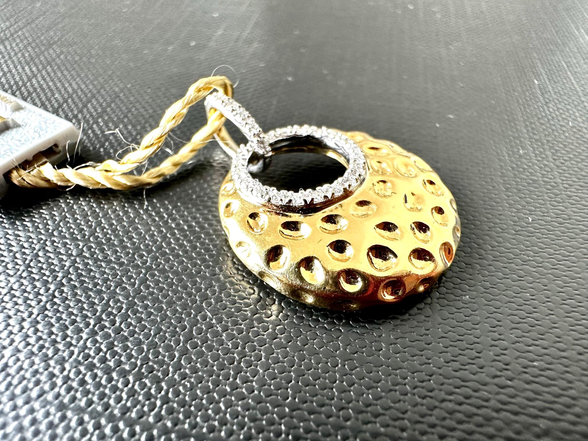 Hand-Made 18kt Gold Pendant with Diamonds In Good Condition For Sale In Esch-Sur-Alzette, LU