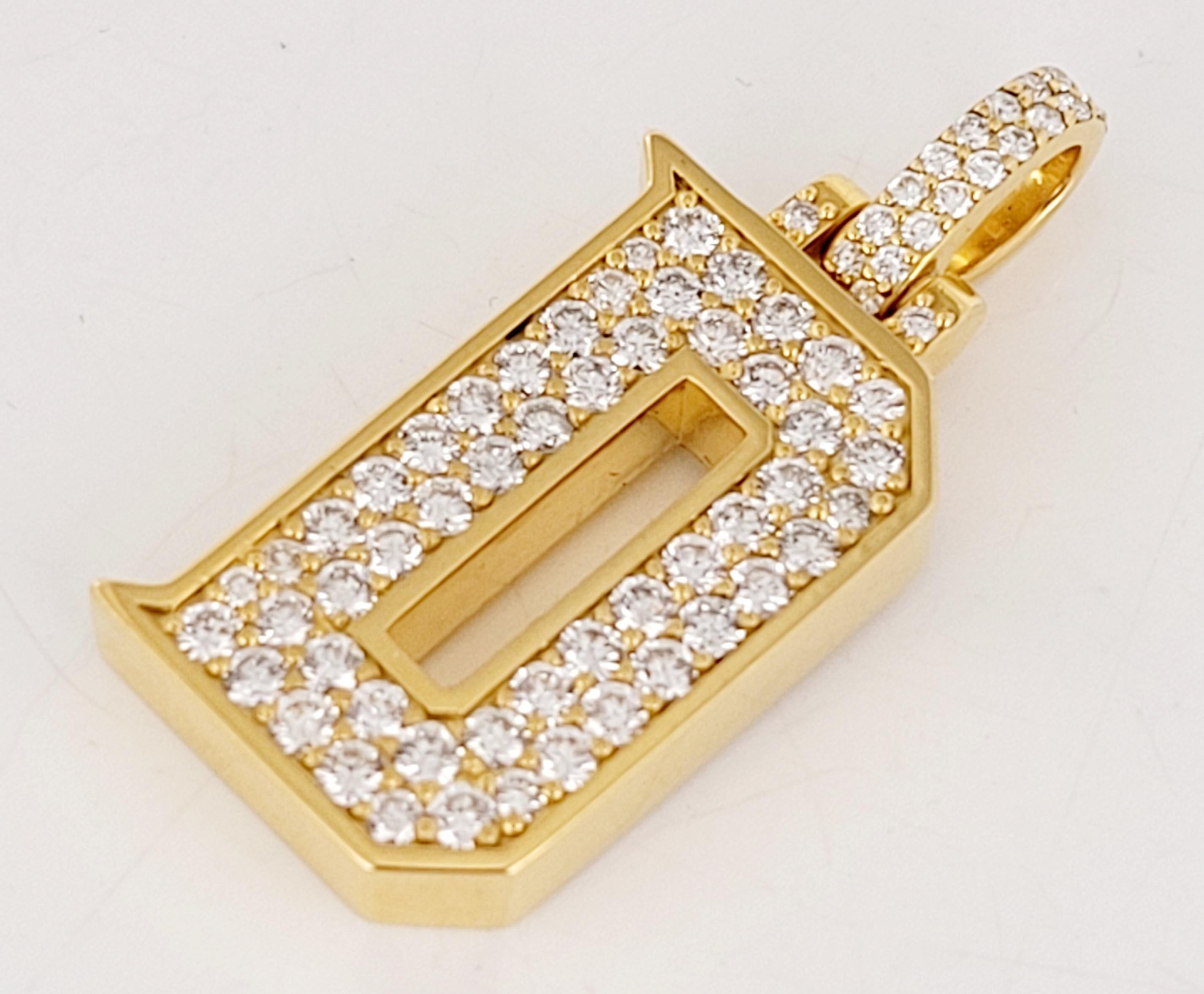 Taille ronde Hand Made or 18KY  Pendentif D avec diamants en vente