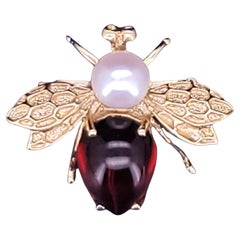 Hand Made antike Biene 14k Gelbgold Brosche mit Granat und Perle Hand Made antike Biene 14k Gelbgold Brosche mit Granat und Perle