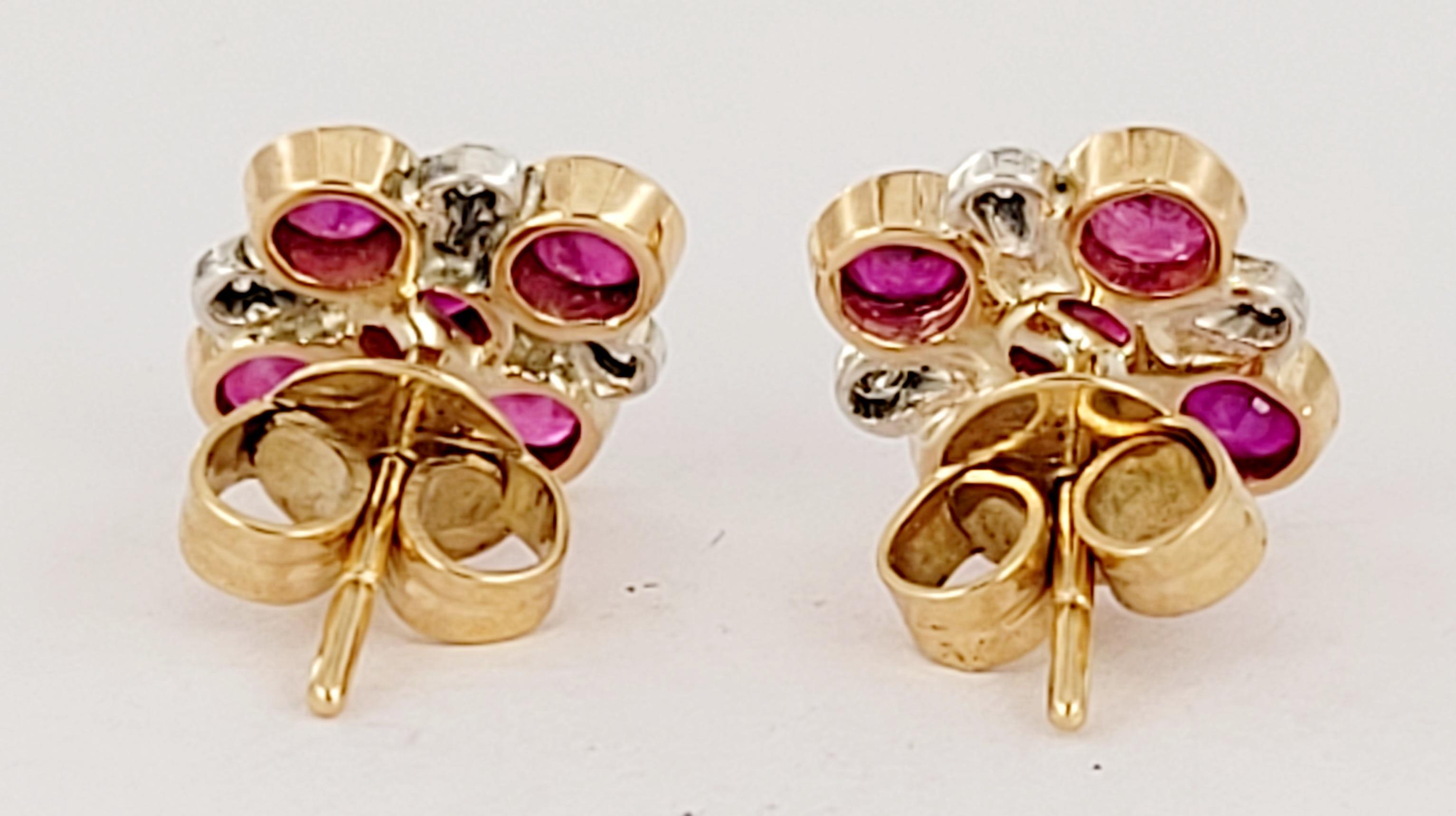 De las mujeres Hand Made Pendientes de rubí birmano con diamantes en oro amarillo de 18 quilates en venta