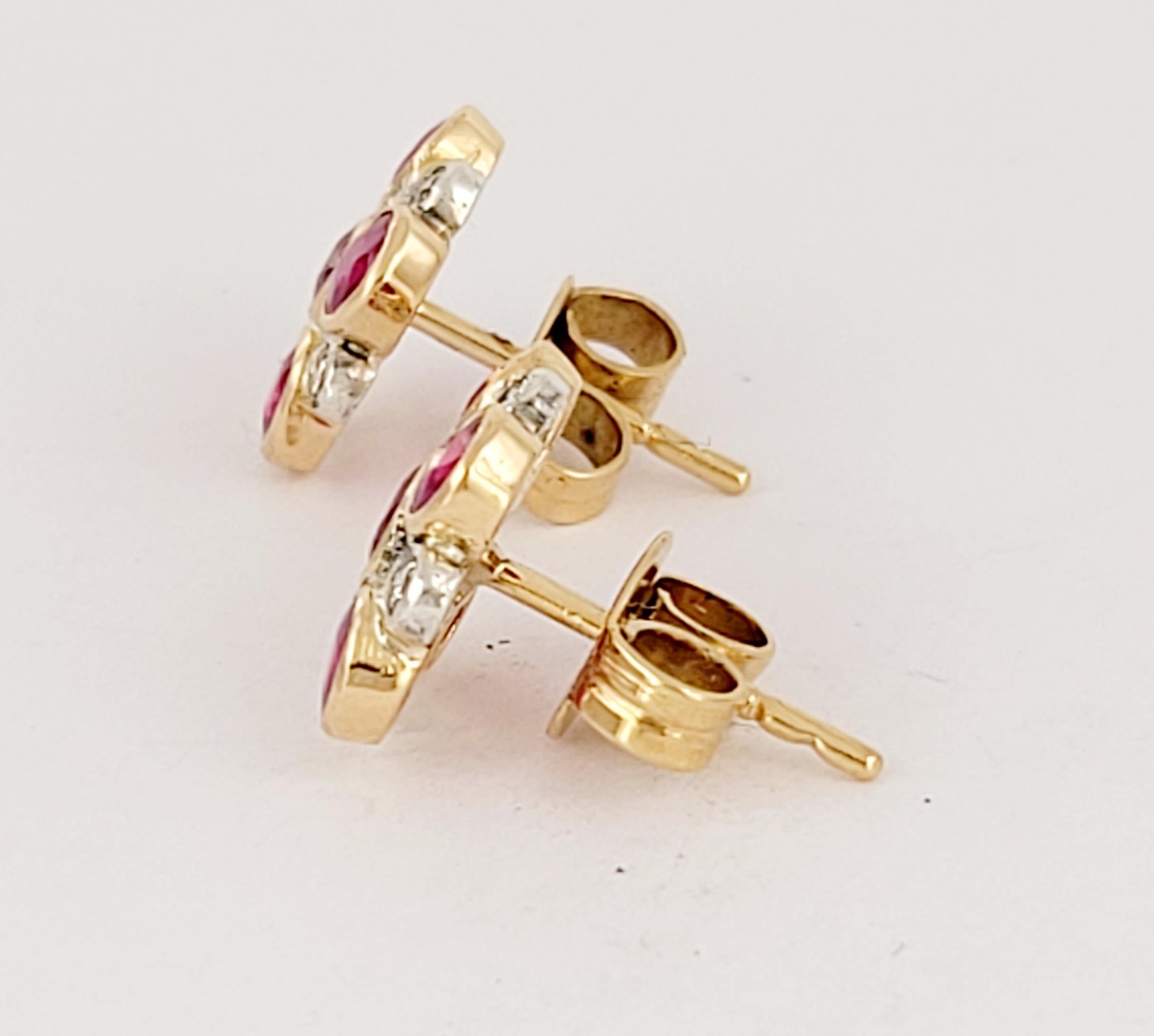 Hand Made Pendientes de rubí birmano con diamantes en oro amarillo de 18 quilates en venta 1