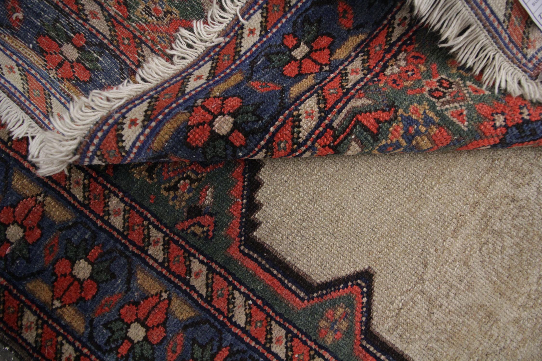 Handgefertigter Teppich Antiker Kaukasischer Teppich:: Beige Wolle Orientalischer Wohnzimmerteppich im Angebot 1