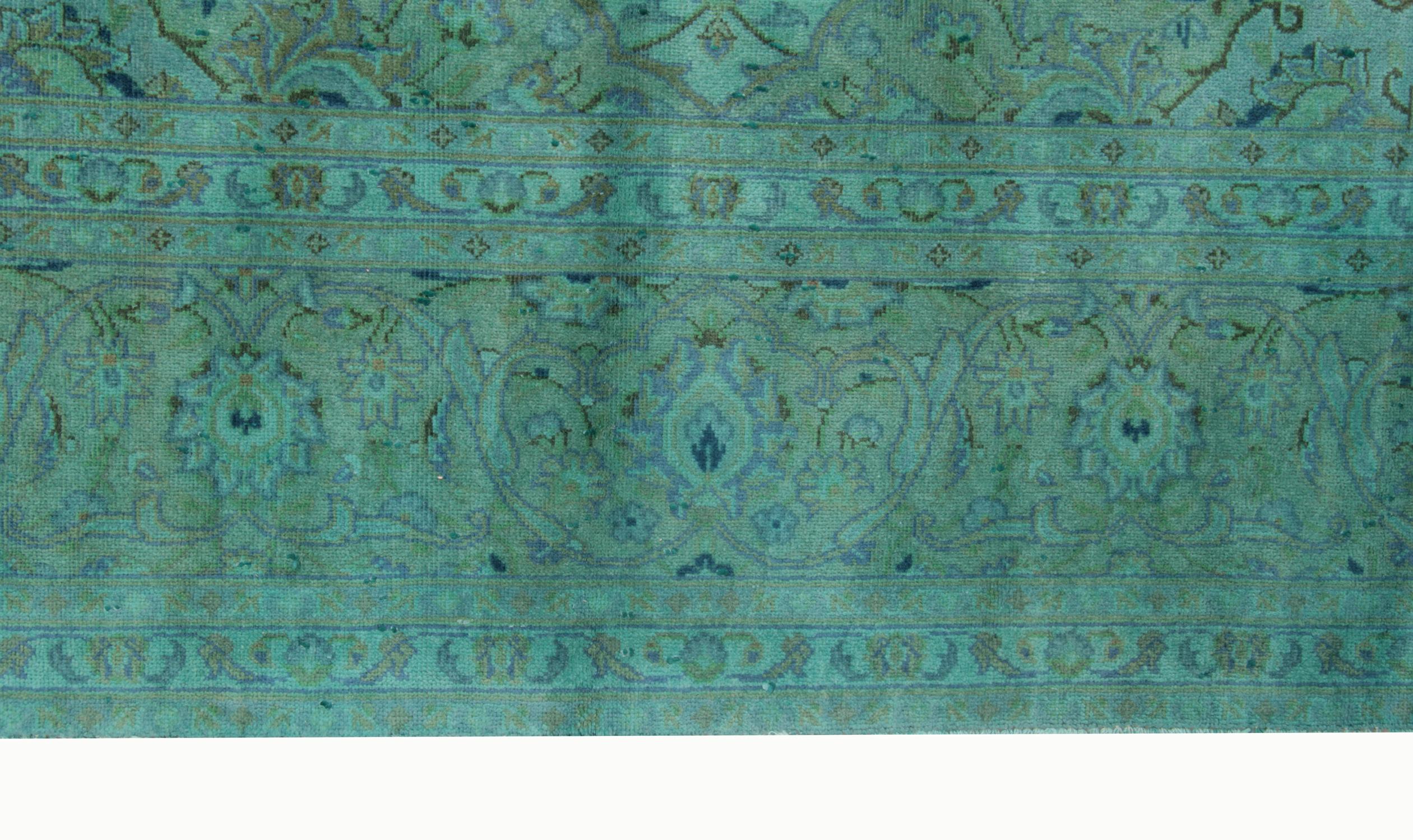 Mid-Century Modern Tapis artisanal, tapis oriental teint à la main, tapis bleus vintage en vente en vente