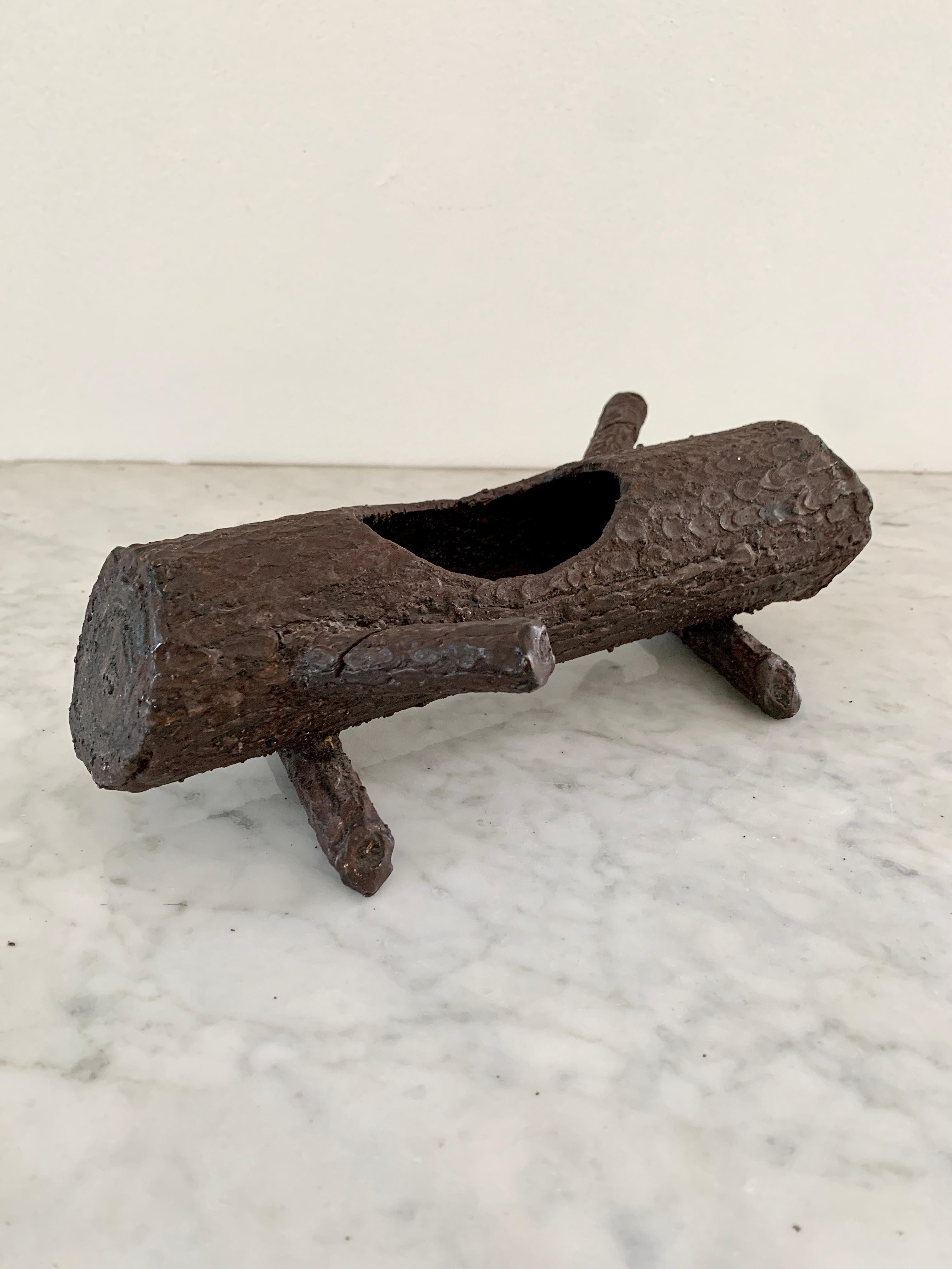 Hand Made Cast Iron Trompe l'Oeil Faux Bois Log Planter In Good Condition For Sale In Elkhart, IN