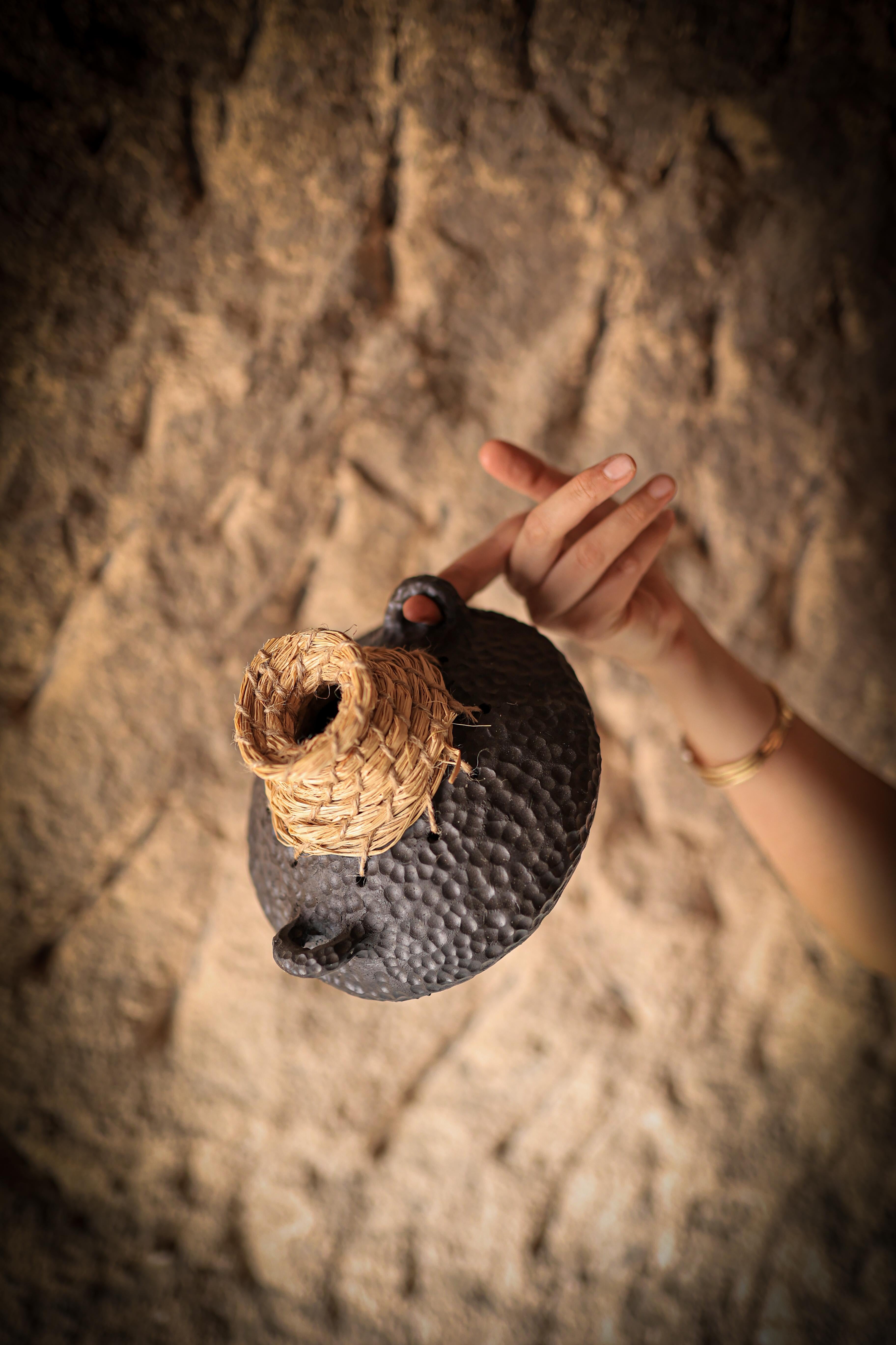 Hand Made Ceramic Yüklü Collection Vase by İpek Çise en venta 4