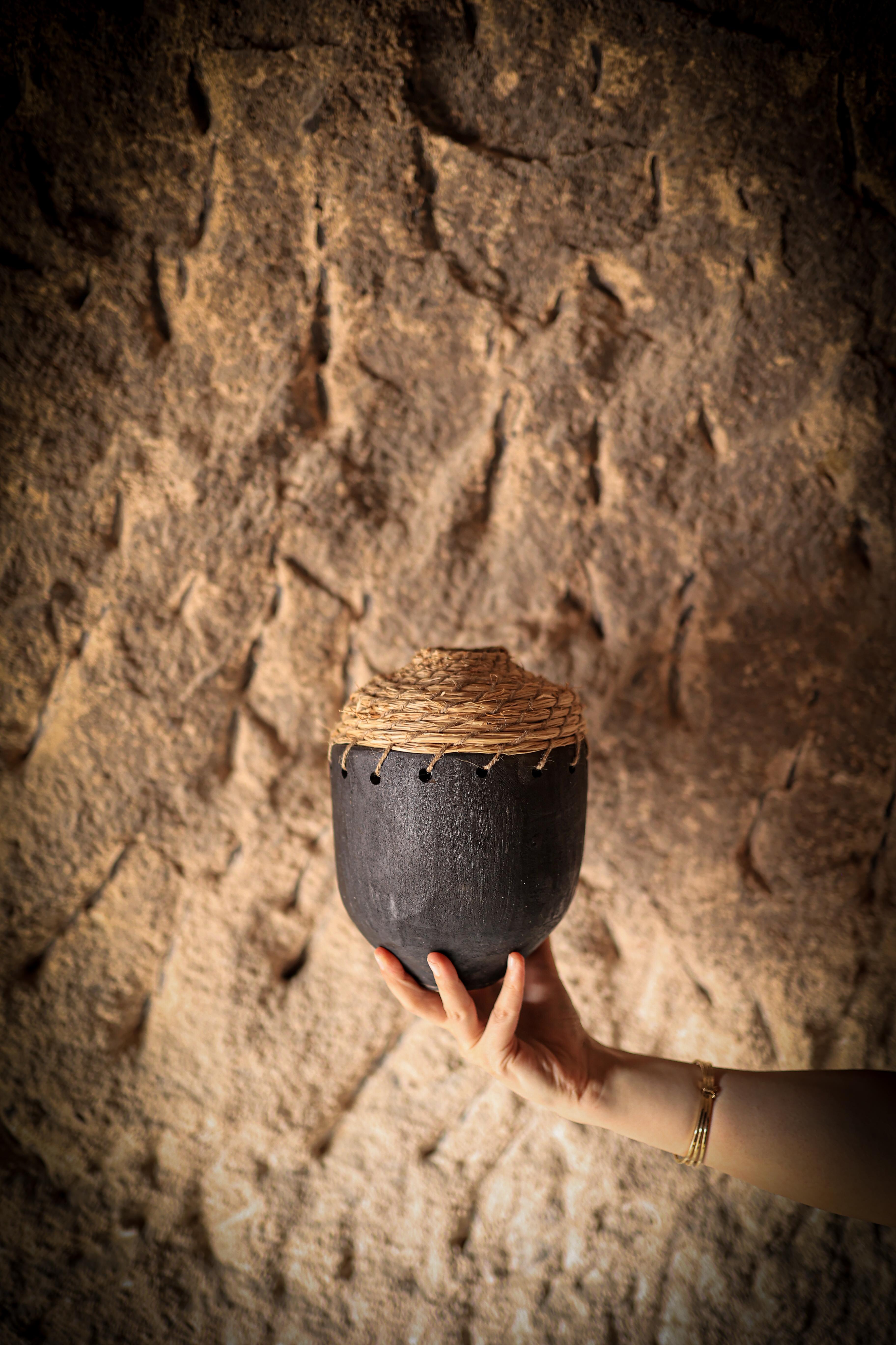 Hand Made Ceramic Yüklü Collection Vase by İpek Çise en venta 5