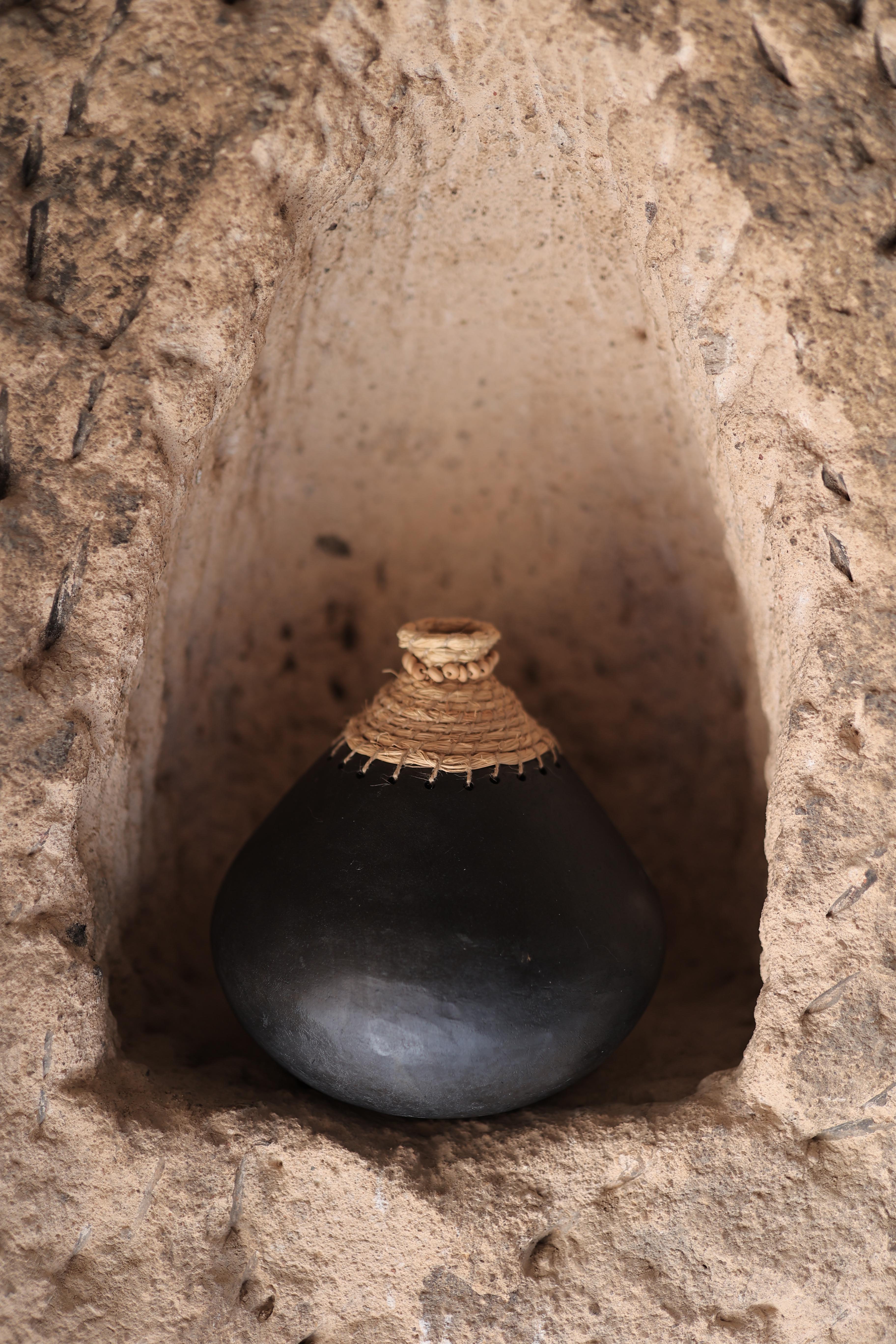 Hand Made Ceramic Yüklü Collection Vase by İpek Çise
Dimensions: W 28 x D 28 x H 21 cm
Materials: Hand made ceramic. 

About:
Born in 1995 in Türkiye’s Black Sea region, the artist spent her childhood in Darahta—an ancient Greek plateau—surrounded