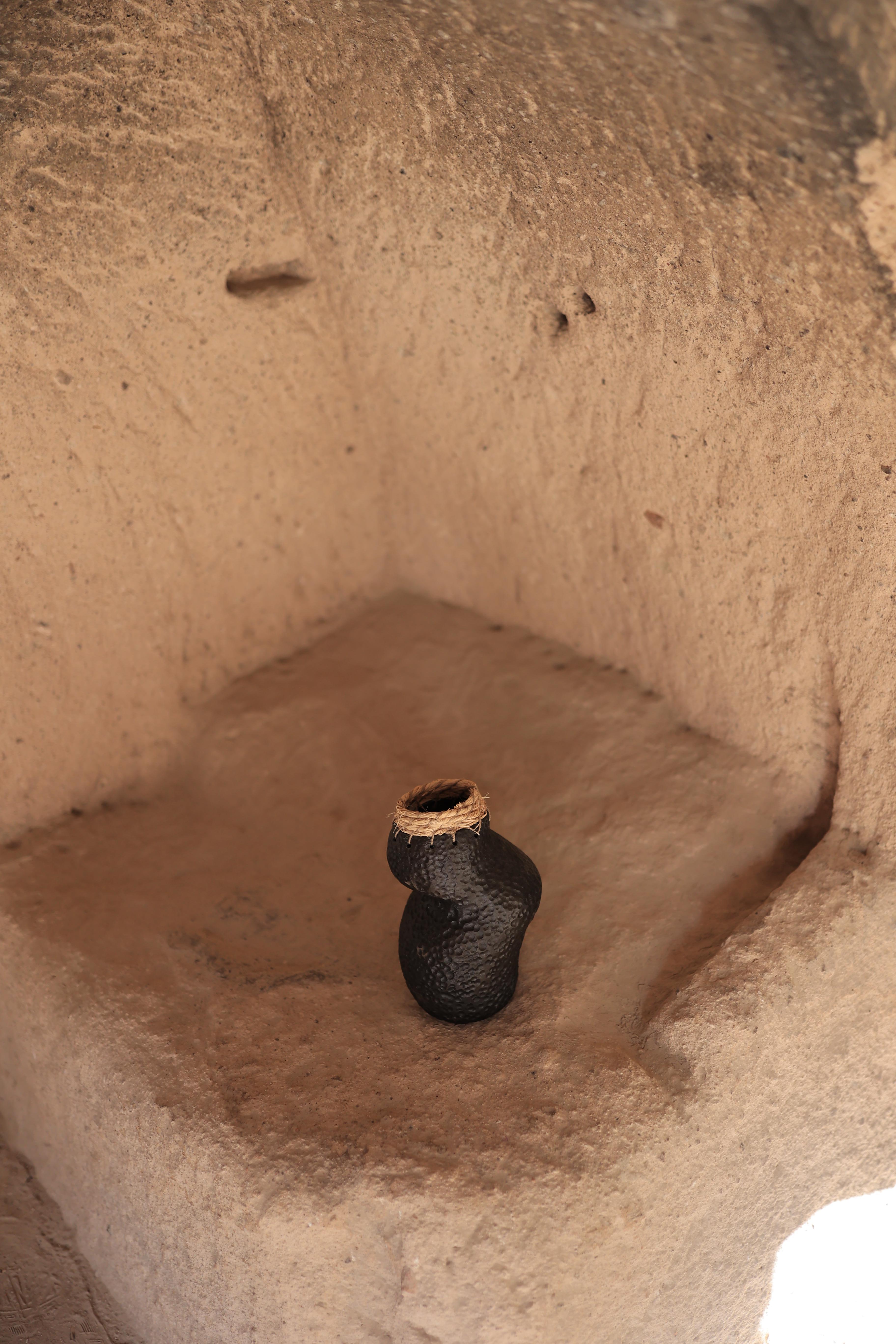 Céramique Vase de la Collection Yüklü en céramique fait à la main par İpek Çise en vente