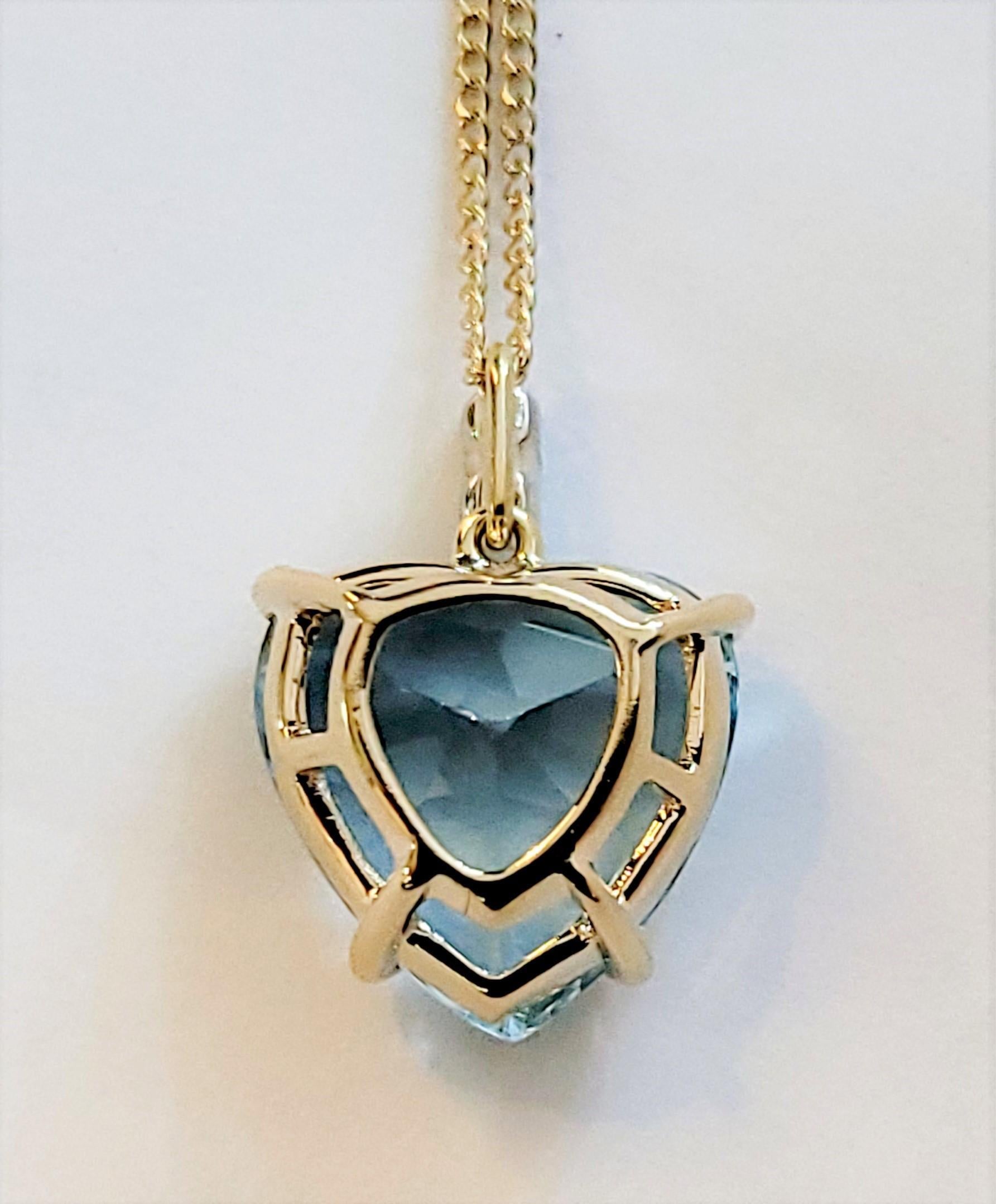 Hand-Made Chain Pendant with  Aqua Blue Topaz  in 14K yellow Gold In New Condition For Sale In New York, NY