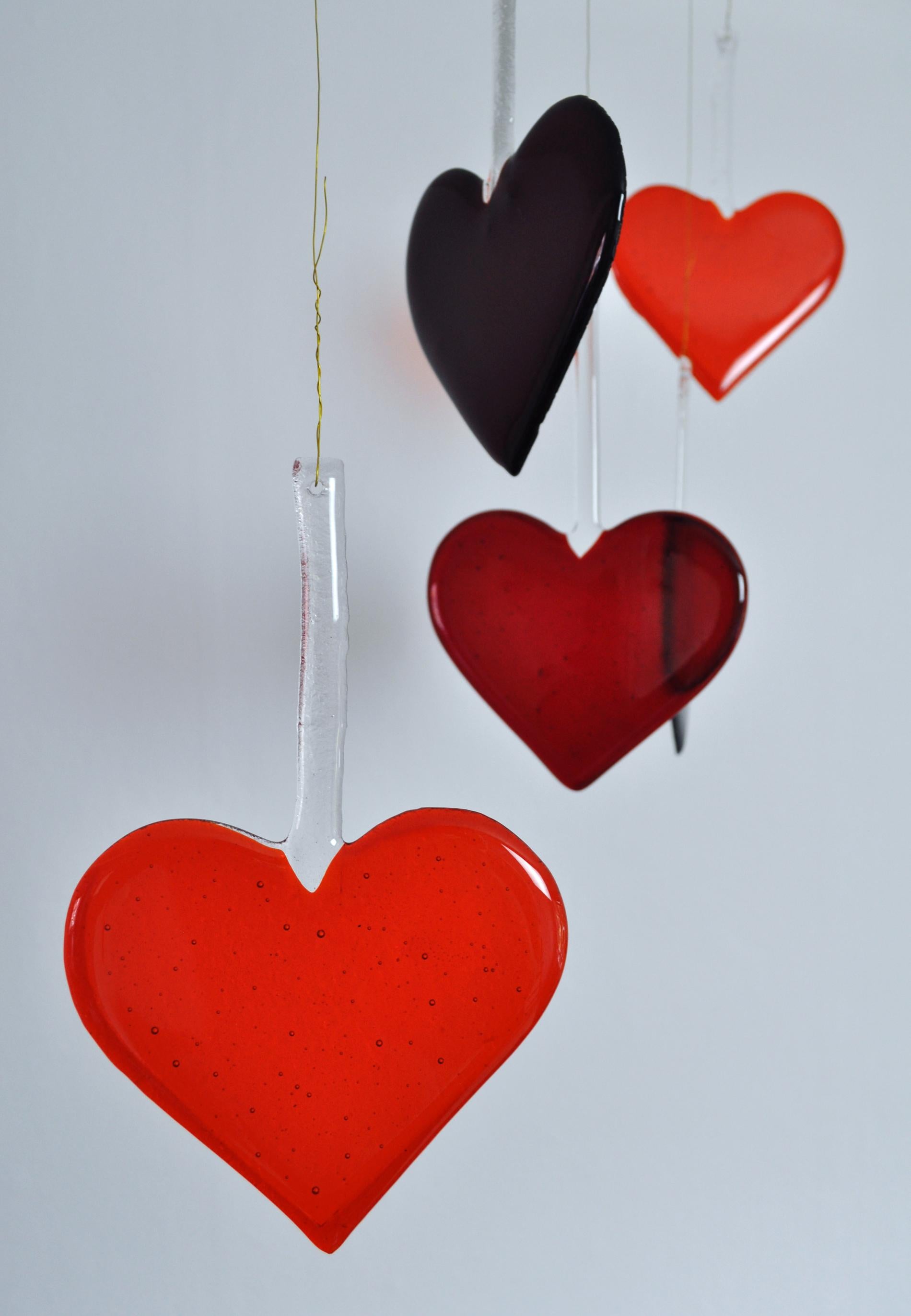 Beautiful handcrafted Christmas glass heart ornament in a dark red color.
Perfect for X-mas decorations.