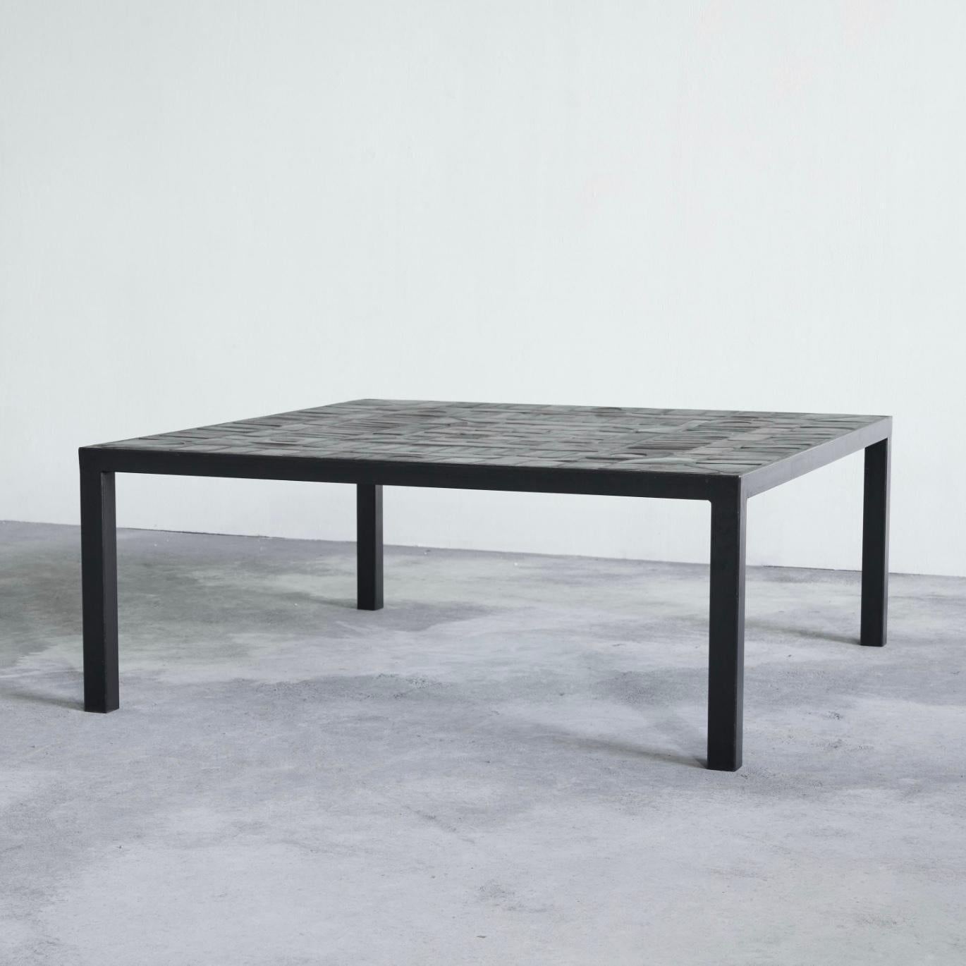 Fait main Table basse Hand Made en métal et carreaux de céramique Belgique années 1960 en vente