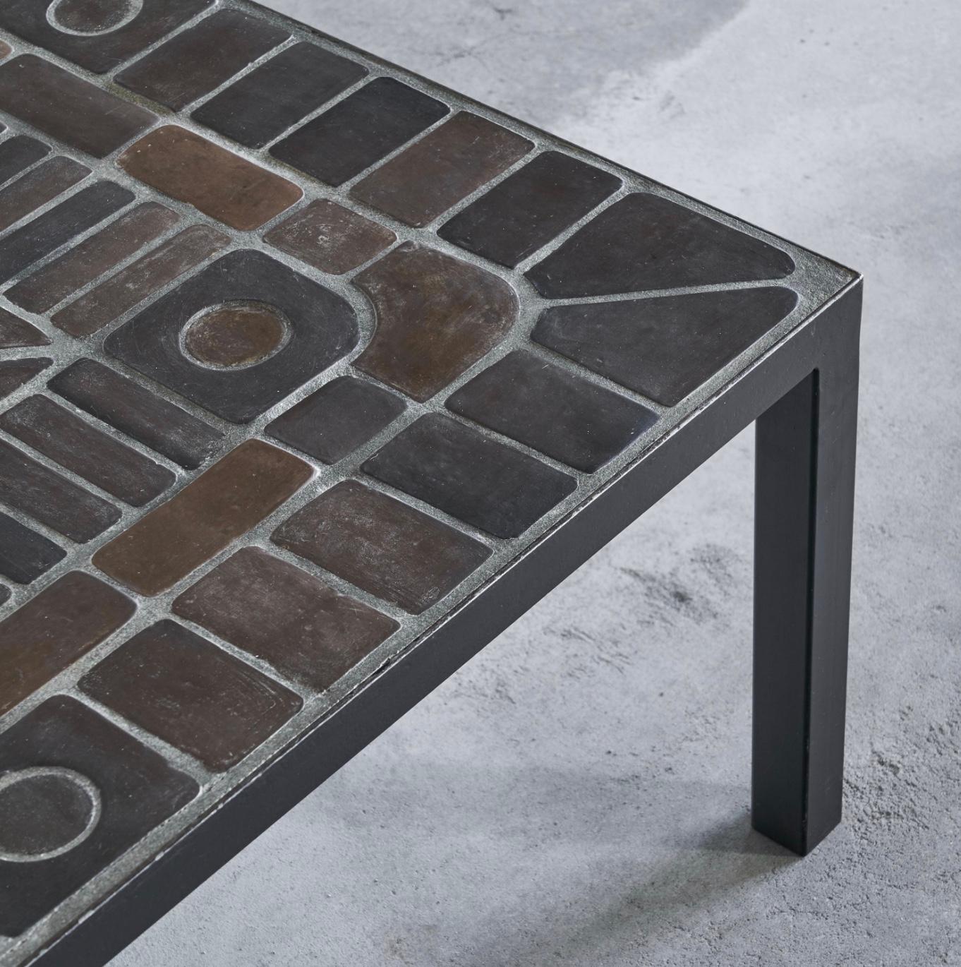 Table basse Hand Made en métal et carreaux de céramique Belgique années 1960 Bon état - En vente à Meer, VAN