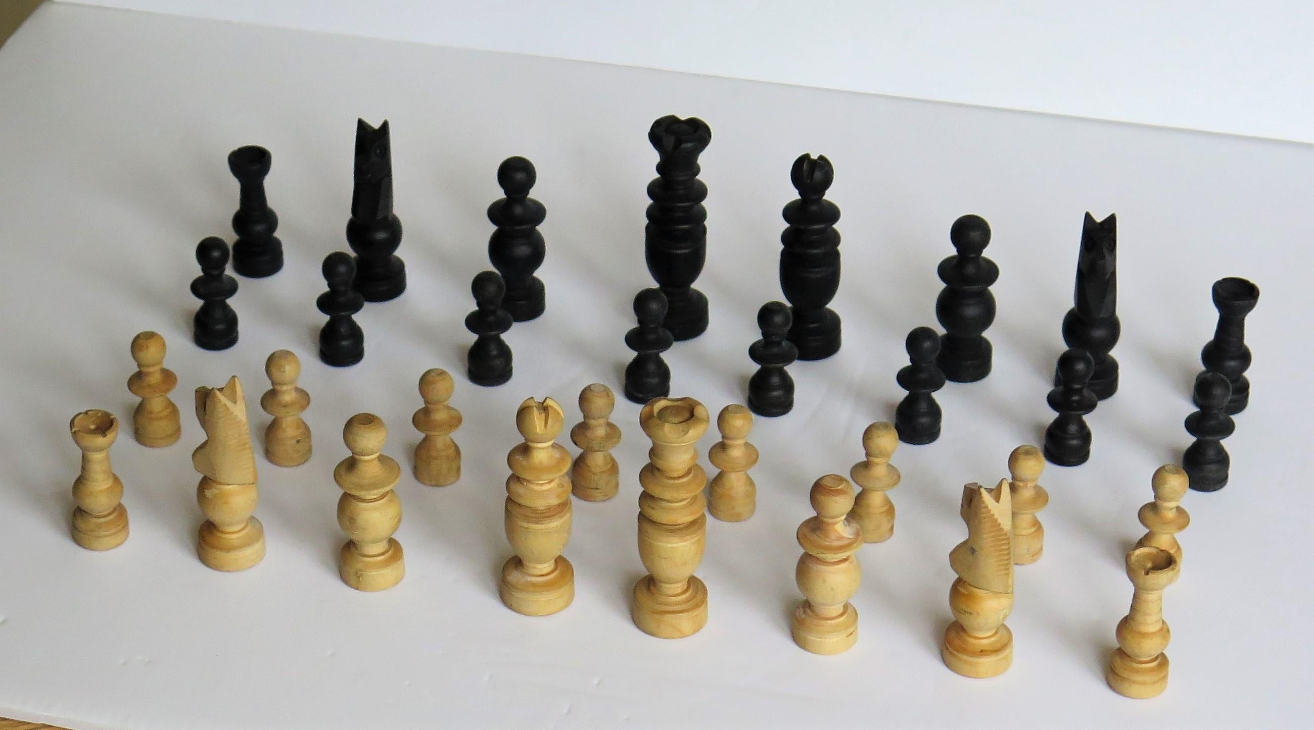 Handmade Complete Chess Set in Oak Dovetailed Box Apprentice Piece, circa 1920 3