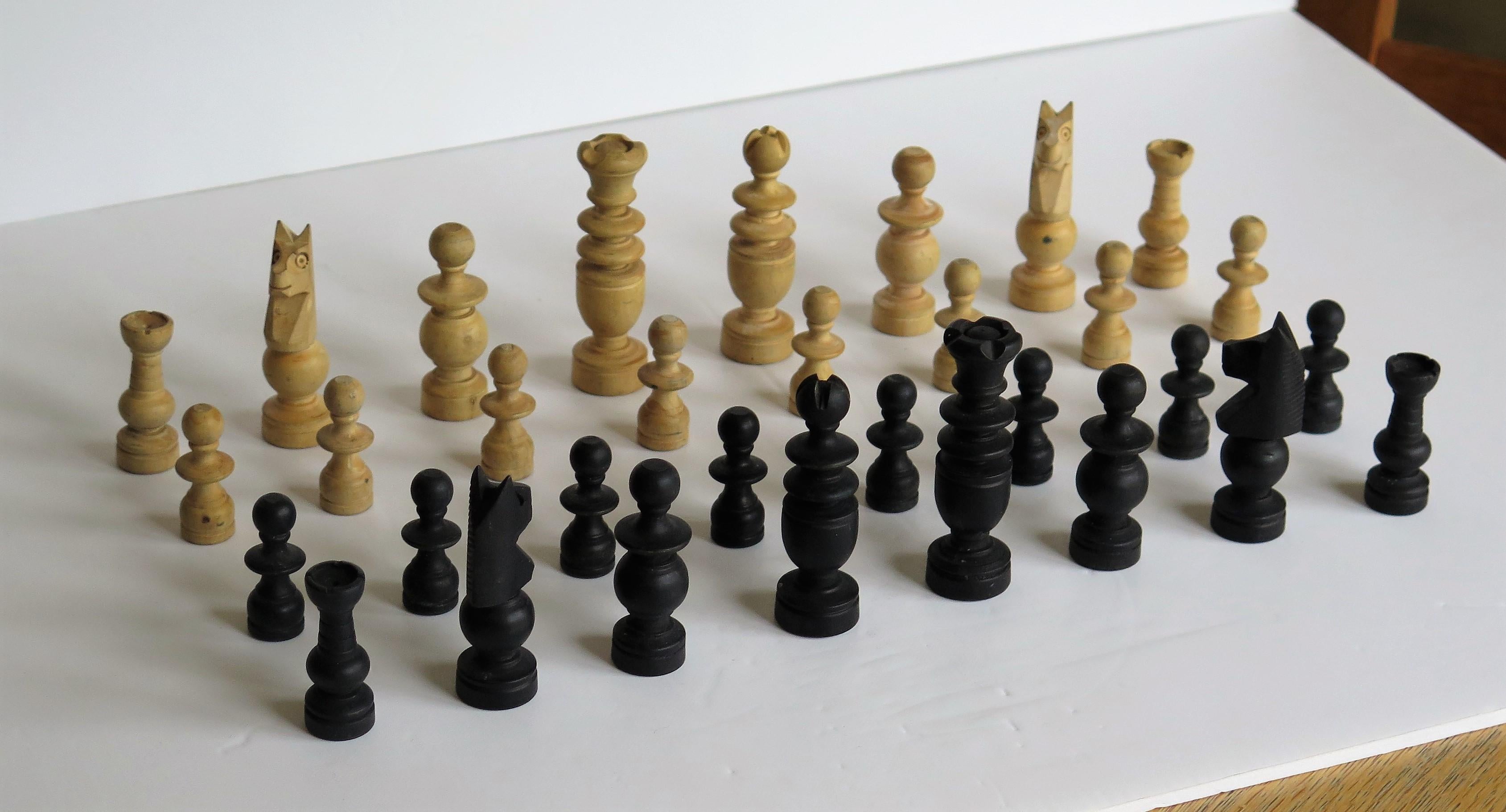Handmade Complete Chess Set in Oak Dovetailed Box Apprentice Piece, circa 1920 5