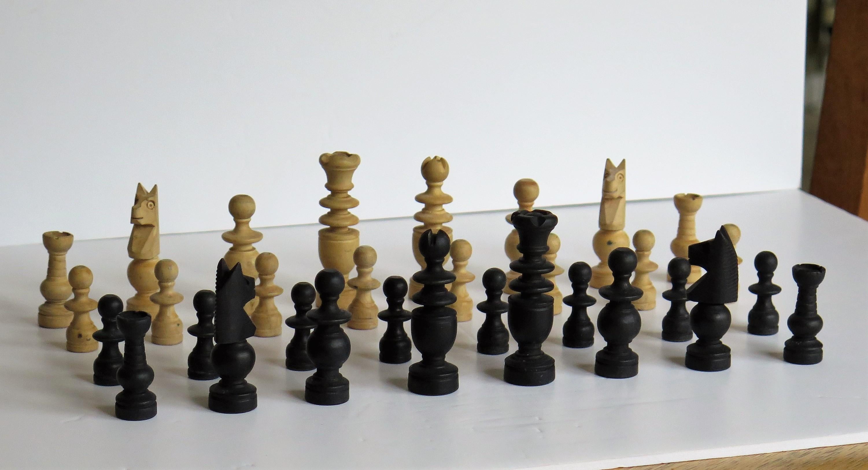 Handmade Complete Chess Set in Oak Dovetailed Box Apprentice Piece, circa 1920 6