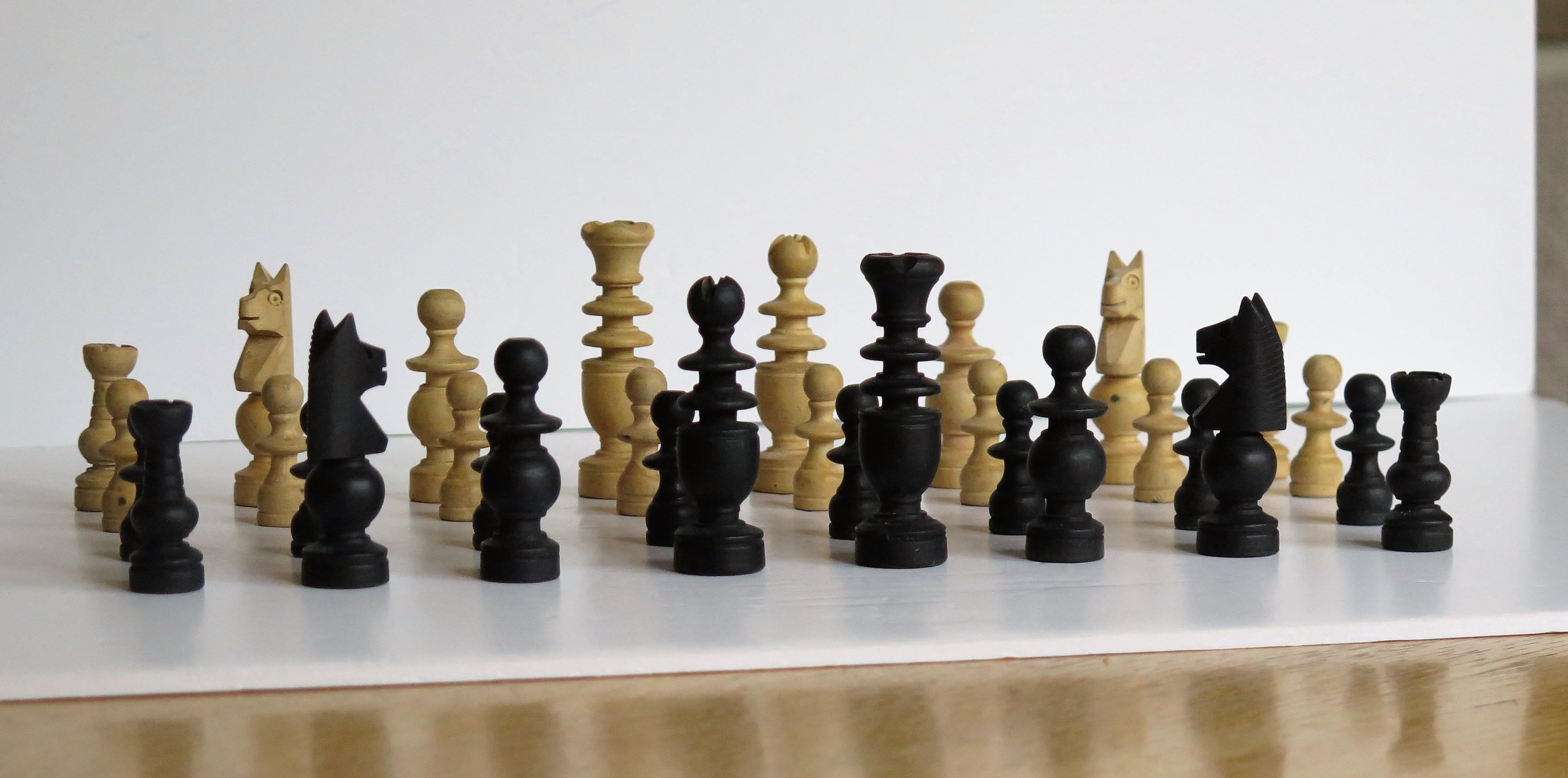 Handmade Complete Chess Set in Oak Dovetailed Box Apprentice Piece, circa 1920 7