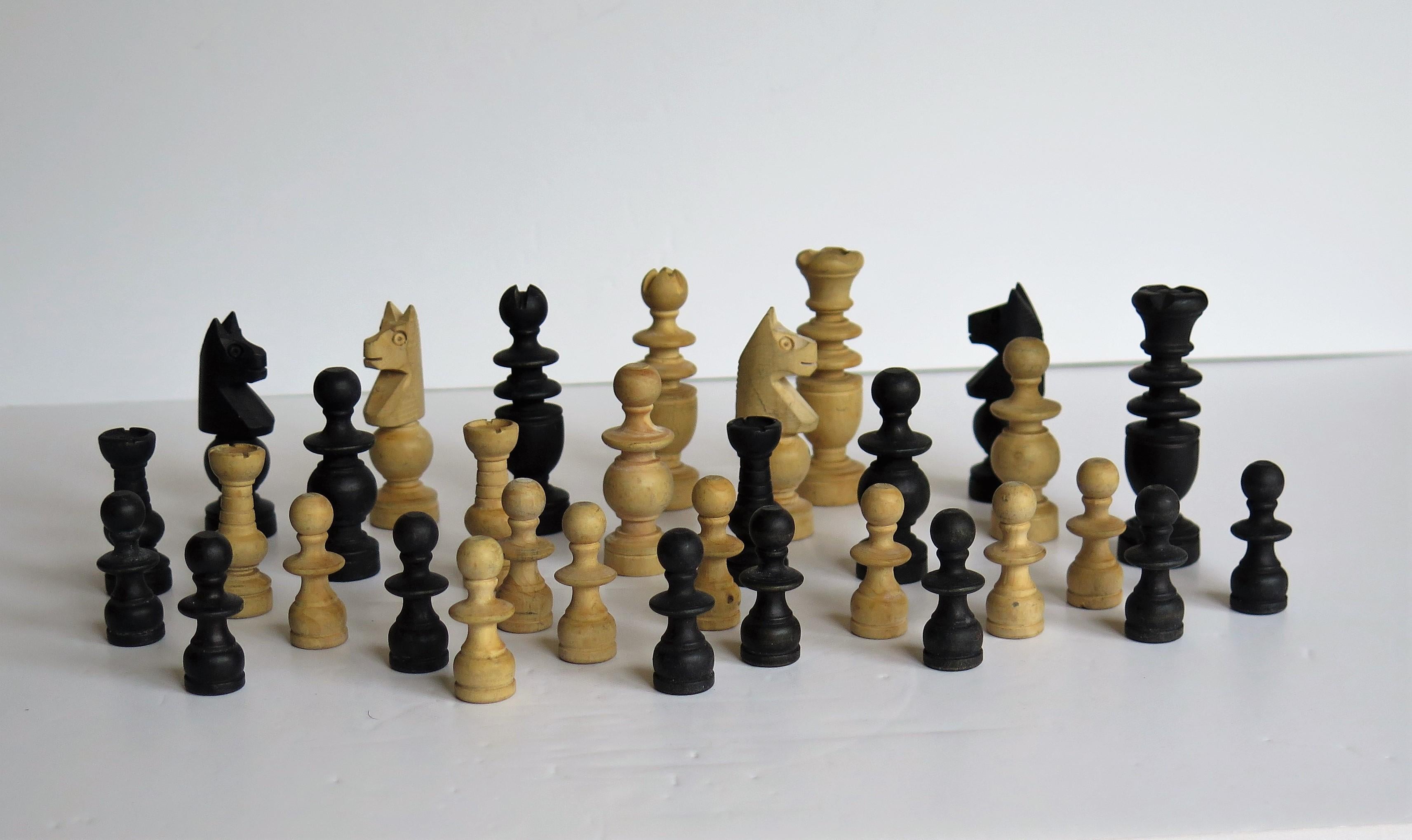 Handmade Complete Chess Set in Oak Dovetailed Box Apprentice Piece, circa 1920 8