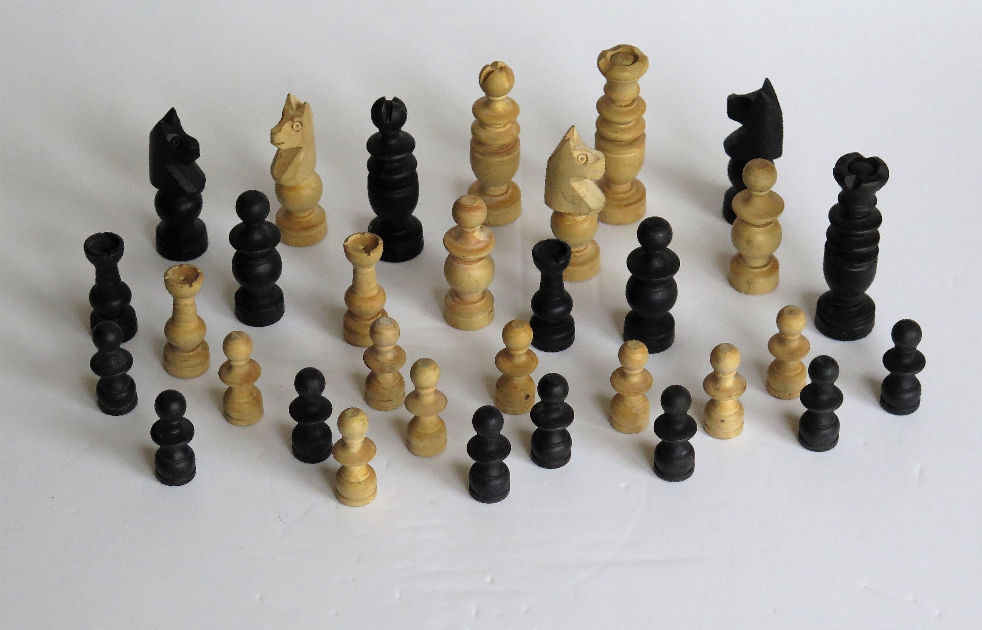 Handmade Complete Chess Set in Oak Dovetailed Box Apprentice Piece, circa 1920 9