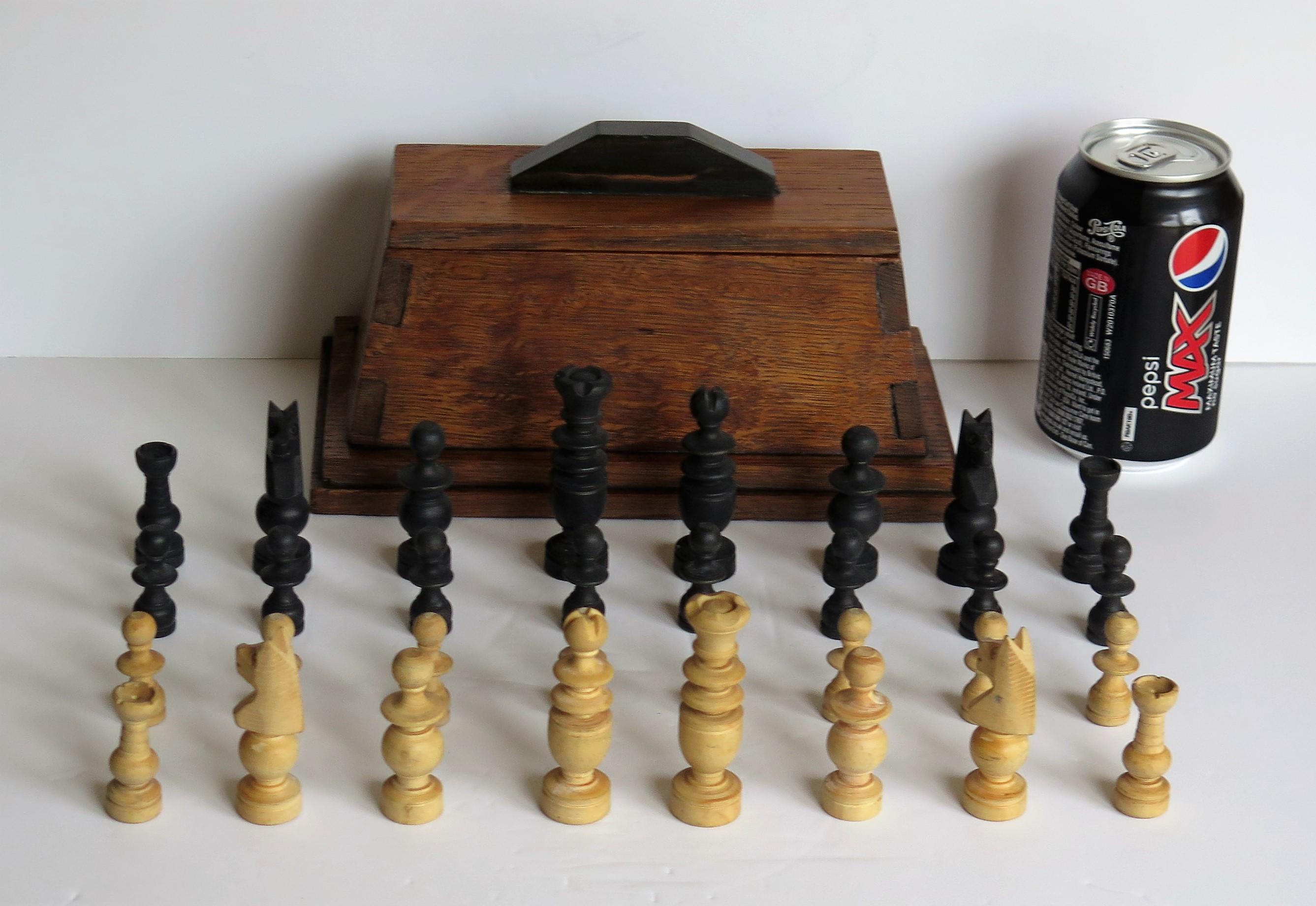 Handmade Complete Chess Set in Oak Dovetailed Box Apprentice Piece, circa 1920 11