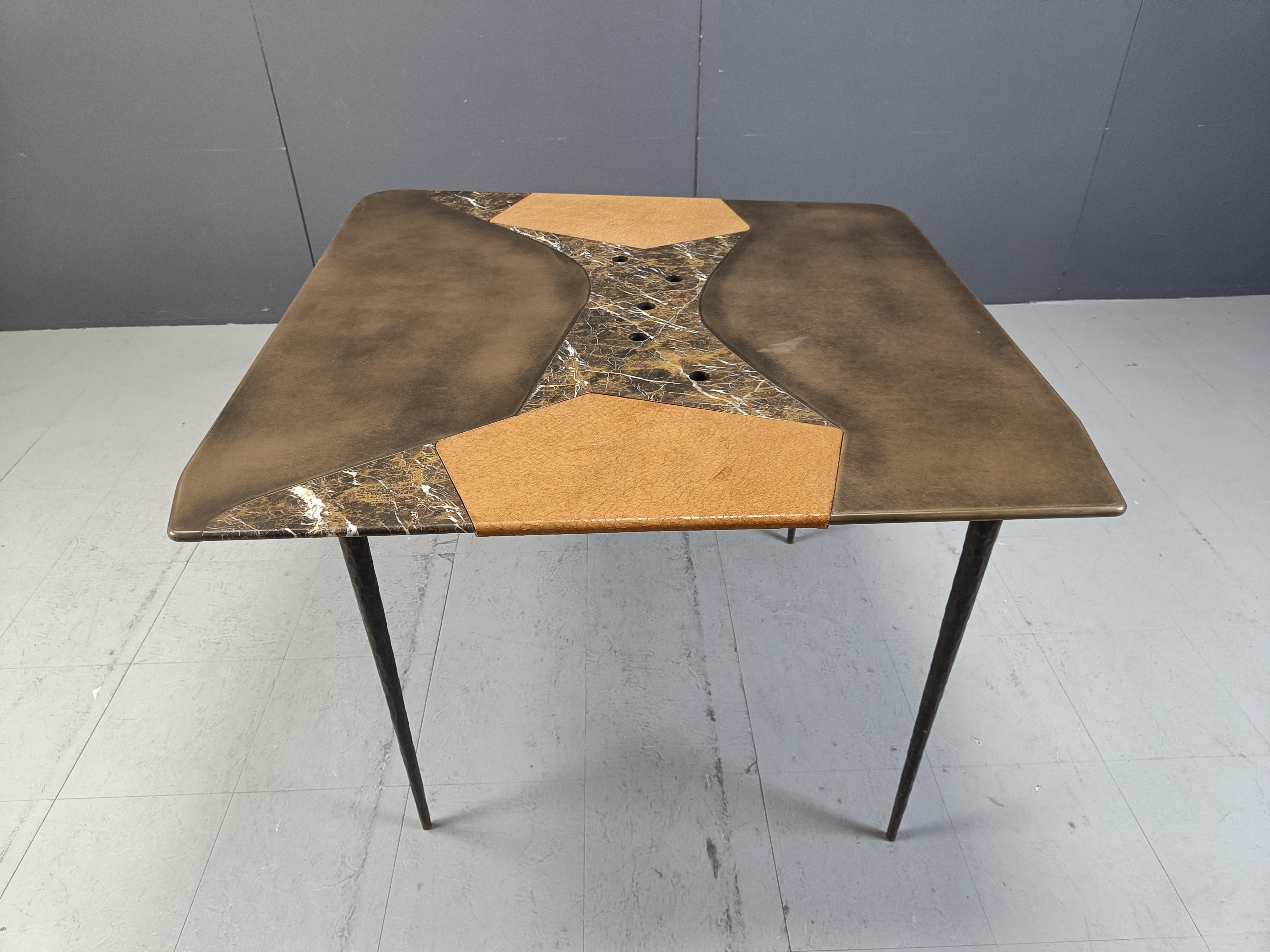 Hand Made Design Esstisch, 1990er Jahre (Postmoderne) im Angebot
