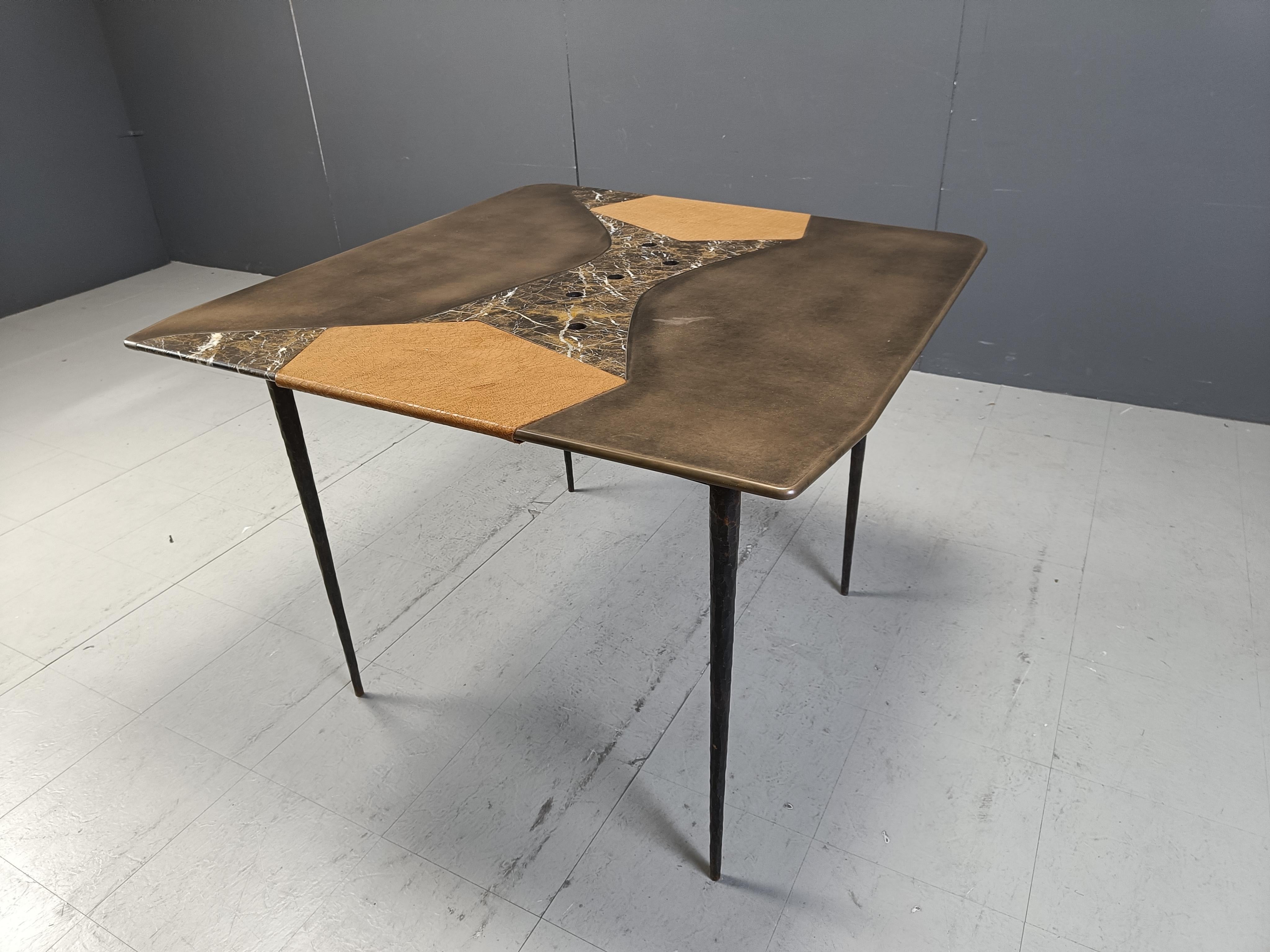 Hand Made Design Esstisch, 1990er Jahre (Ende des 20. Jahrhunderts) im Angebot