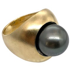 Used Hand Made Designers Ring Set with Black Tahitian Pearl