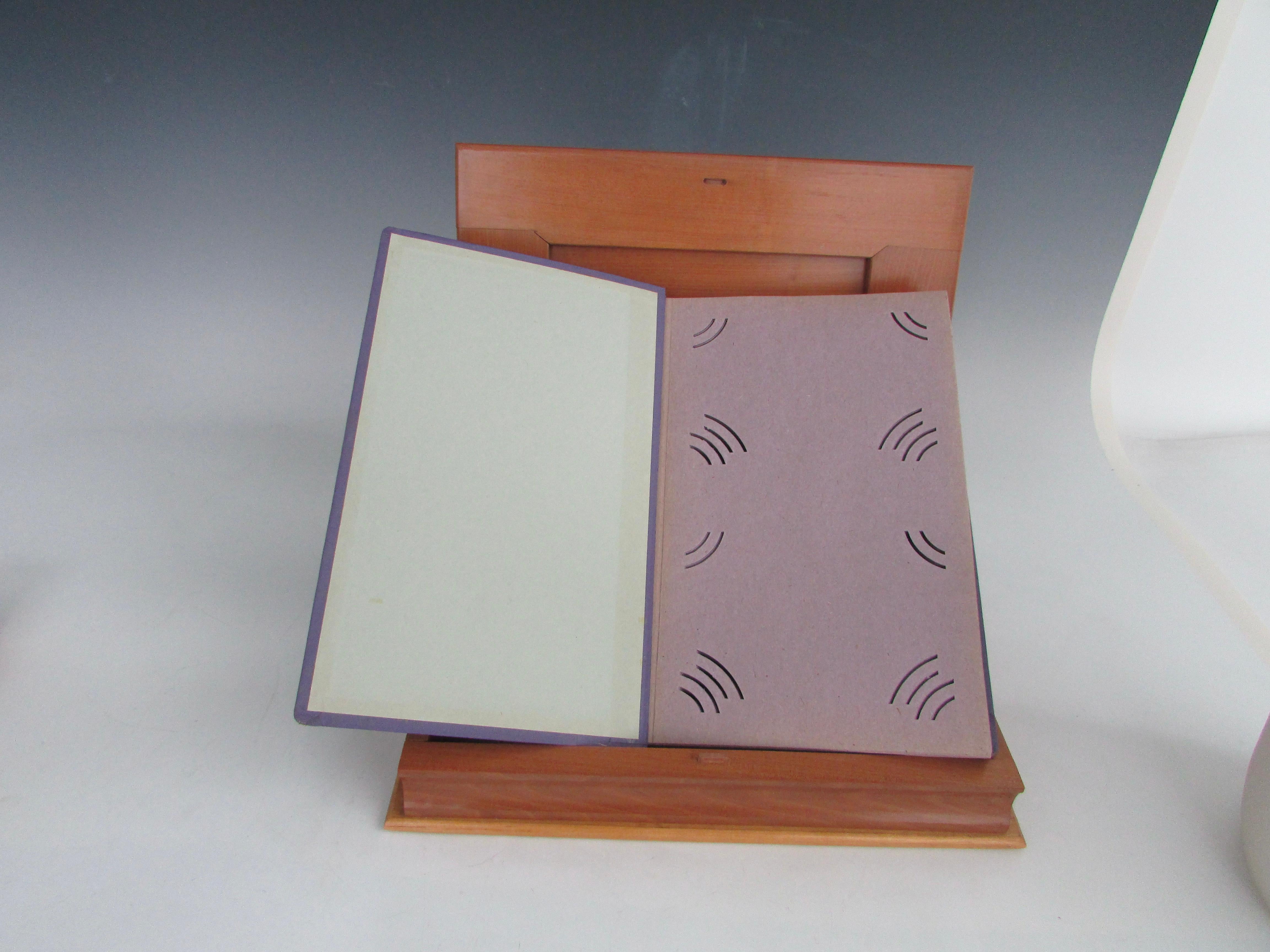 Boîte Keepsake en Pyrographie à queue d'aronde et couvercle incrusté, faite à la main, avec album de photos en vente 2