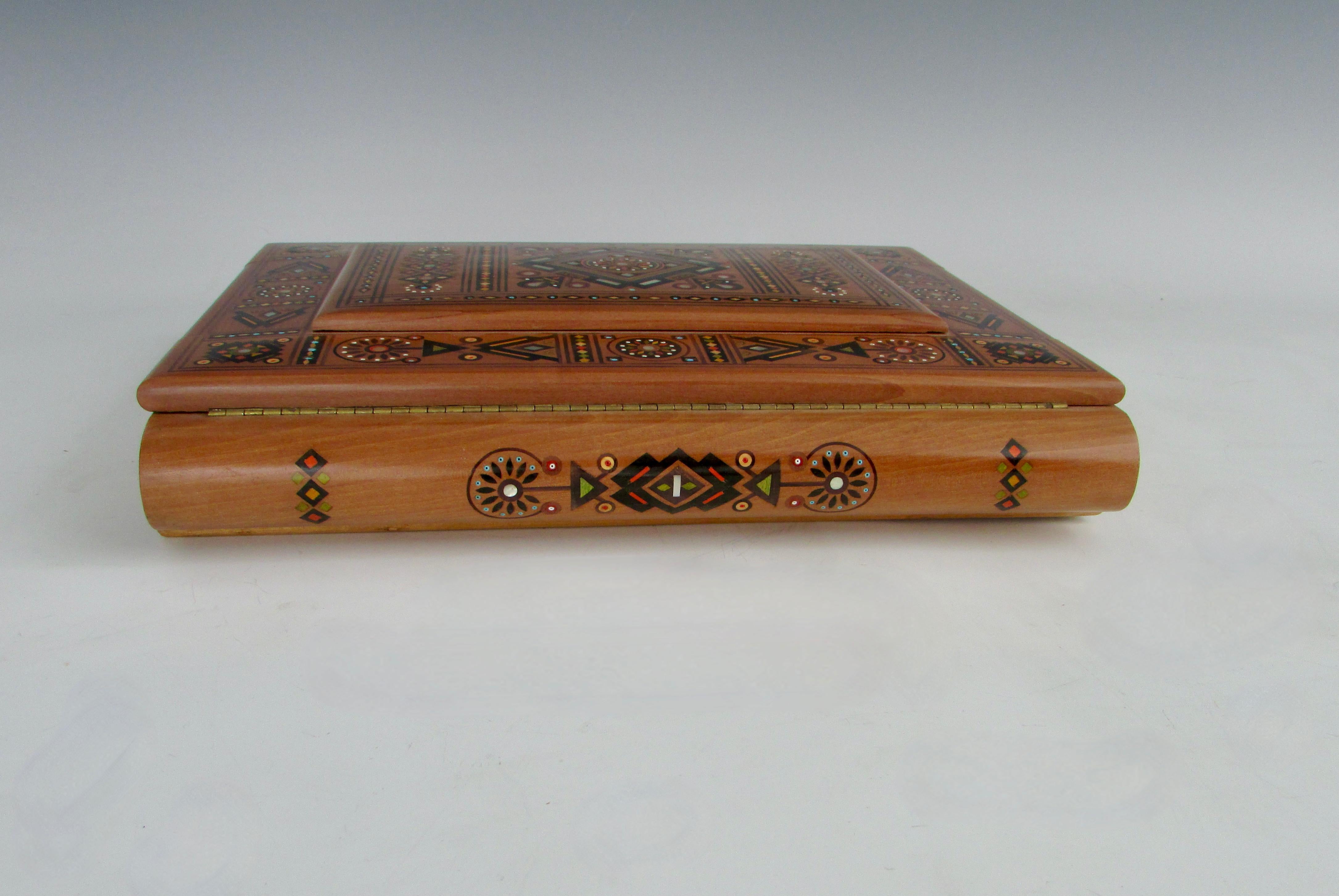 Hand Made Dovetailed Pyrography and Inlaid Lid Keepsake Box with Photo Album For Sale 1