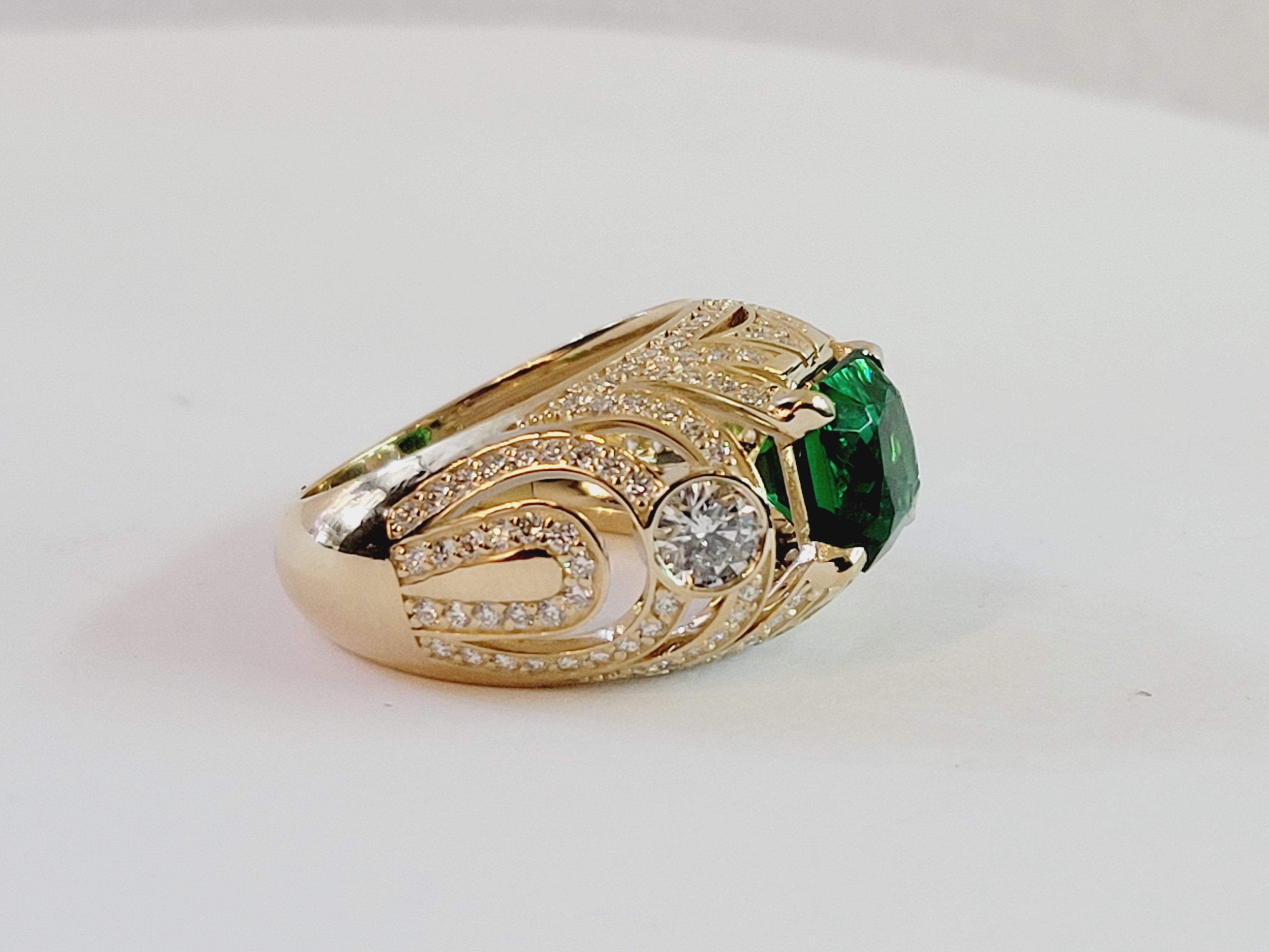 Emerald Cut Hand-Made Emerald Rig in 14K Yellow Gold with Diamonds For Sale