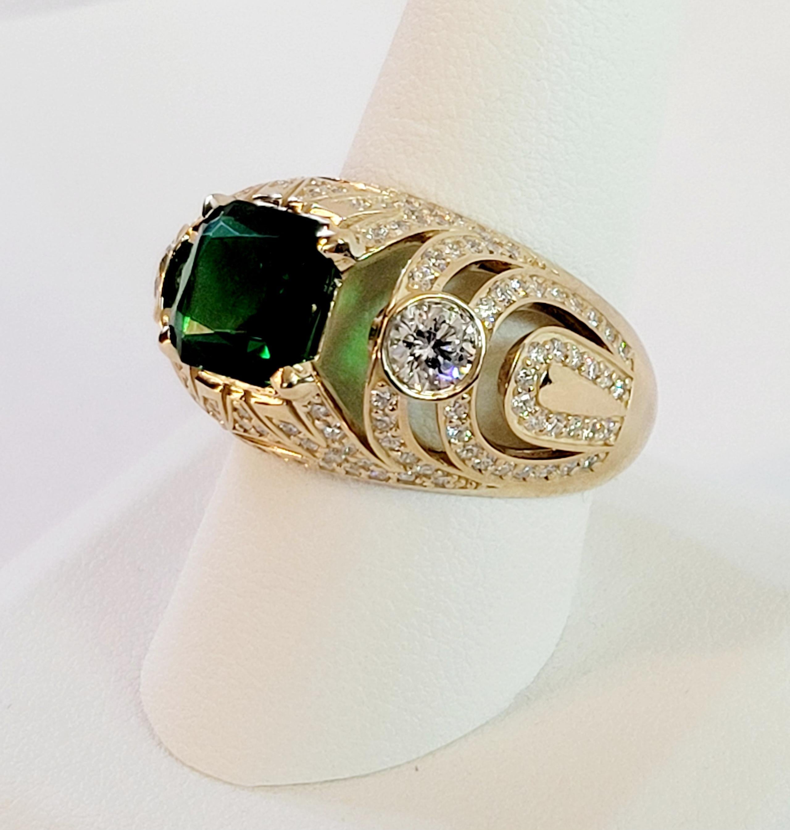 Hand-Made Emerald Rig in 14K Yellow Gold with Diamonds In New Condition For Sale In New York, NY