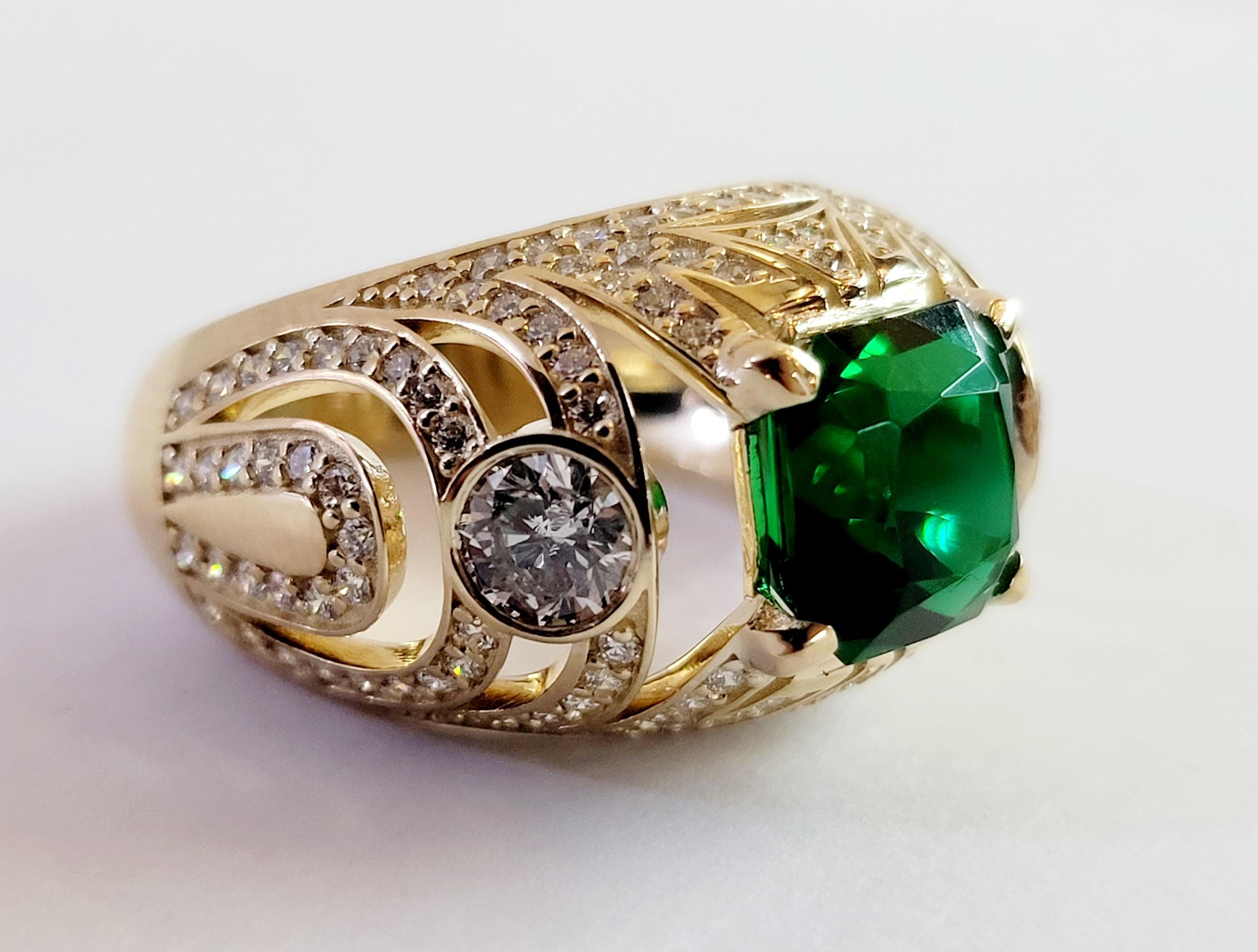 Women's or Men's Hand-Made Emerald Rig in 14K Yellow Gold with Diamonds For Sale