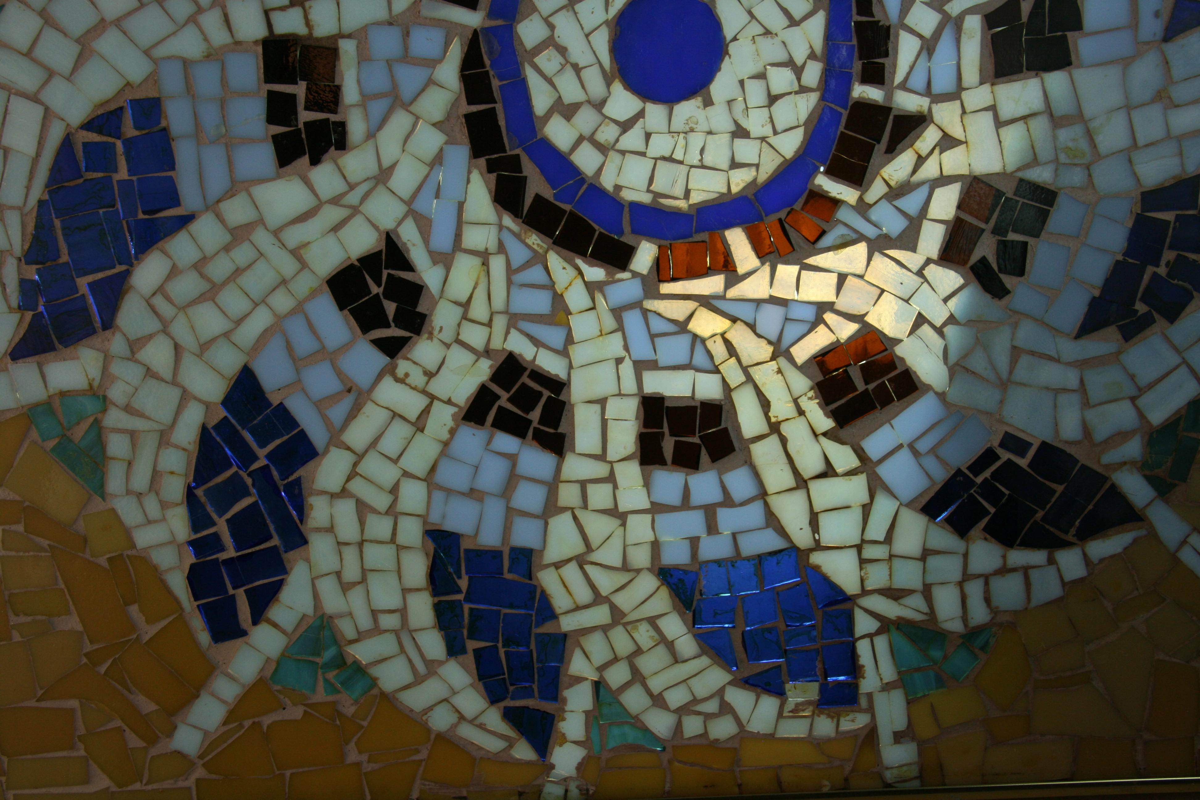 Handgefertigte geometrische Mosaik-Glasmalerei im Angebot 1