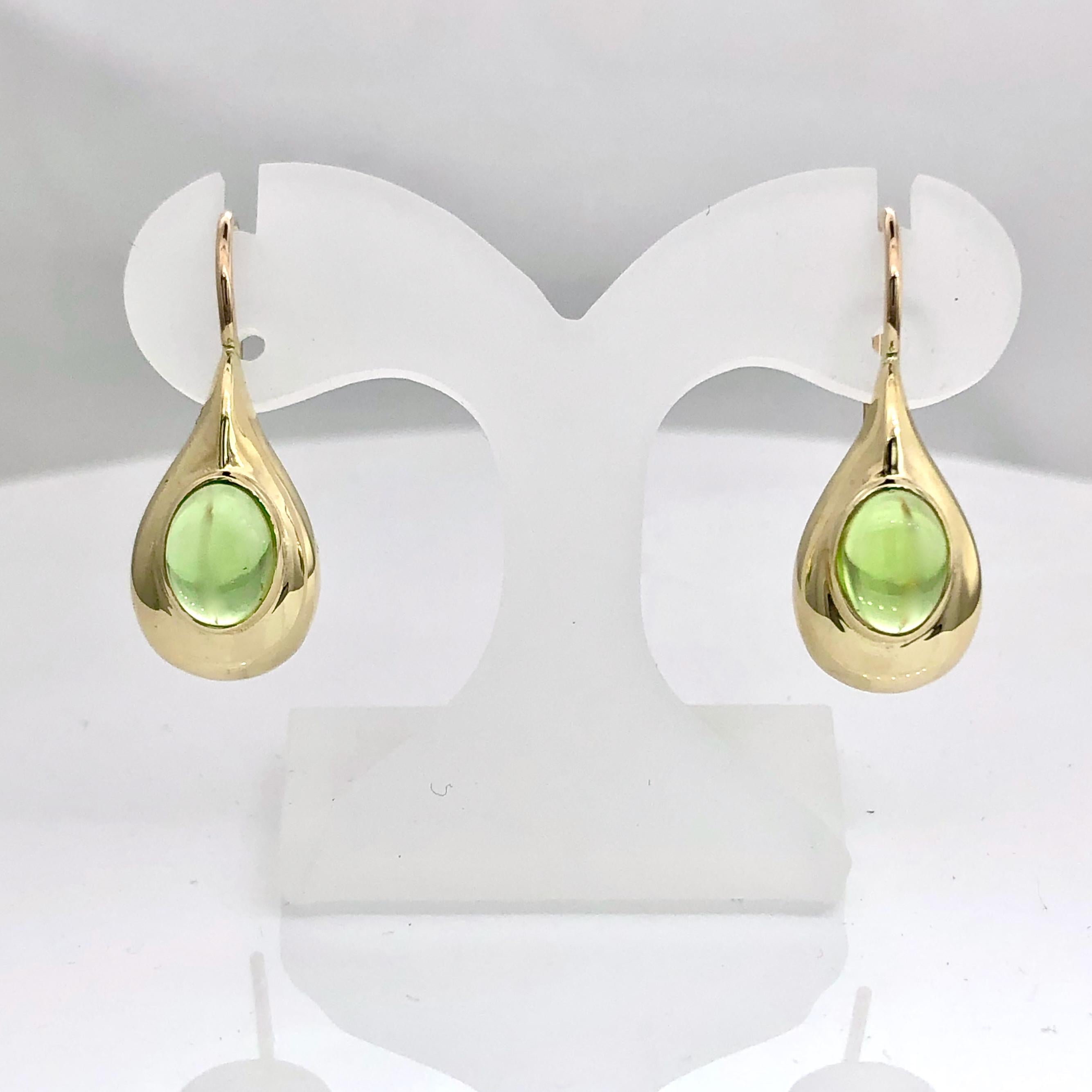 Hand made gold earrings with cabochon peridot In New Condition For Sale In MELBOURNE, VIC