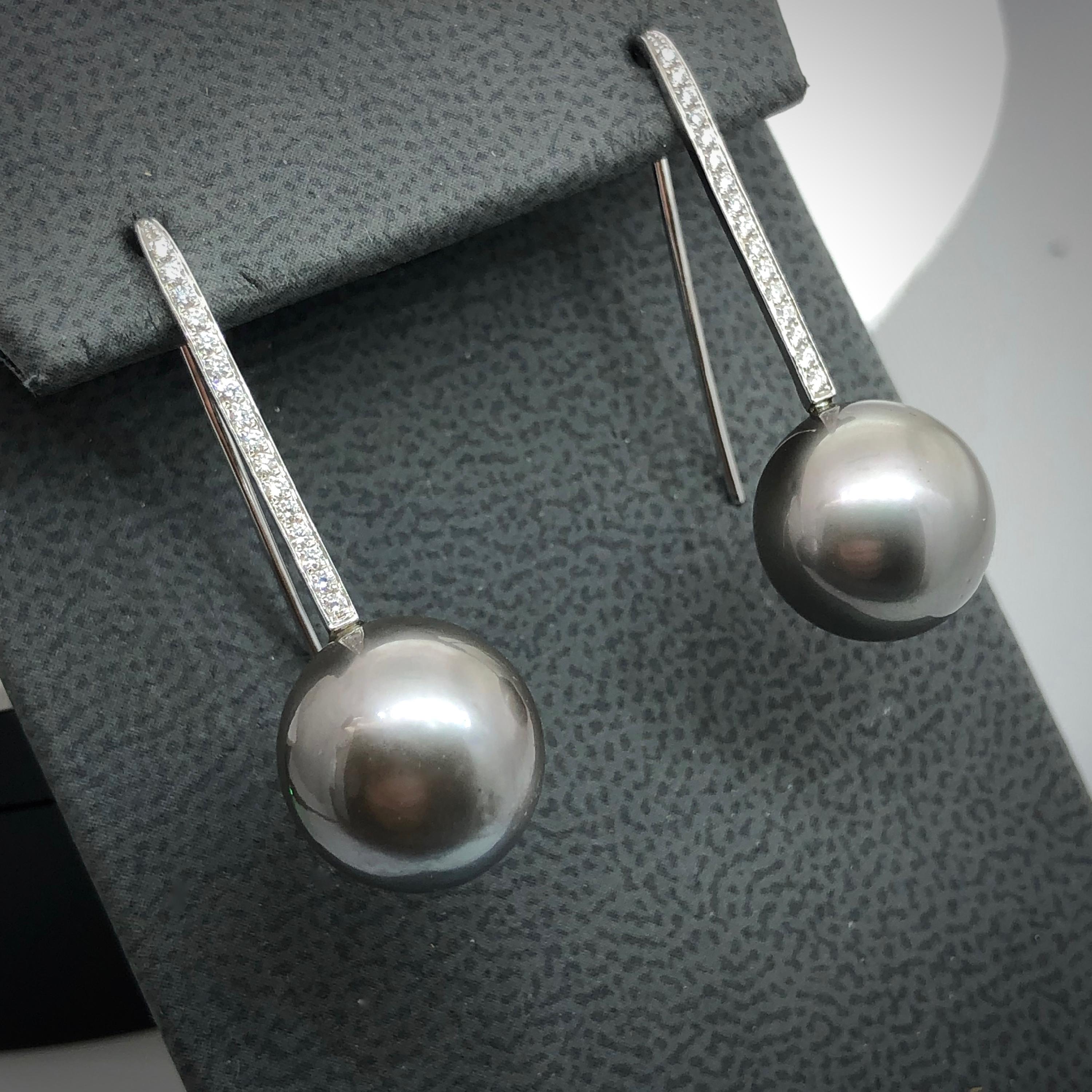 Brilliant Cut Hand Made Gold Hanging Earrings with Diamonds and Black Tahitian Pearls
