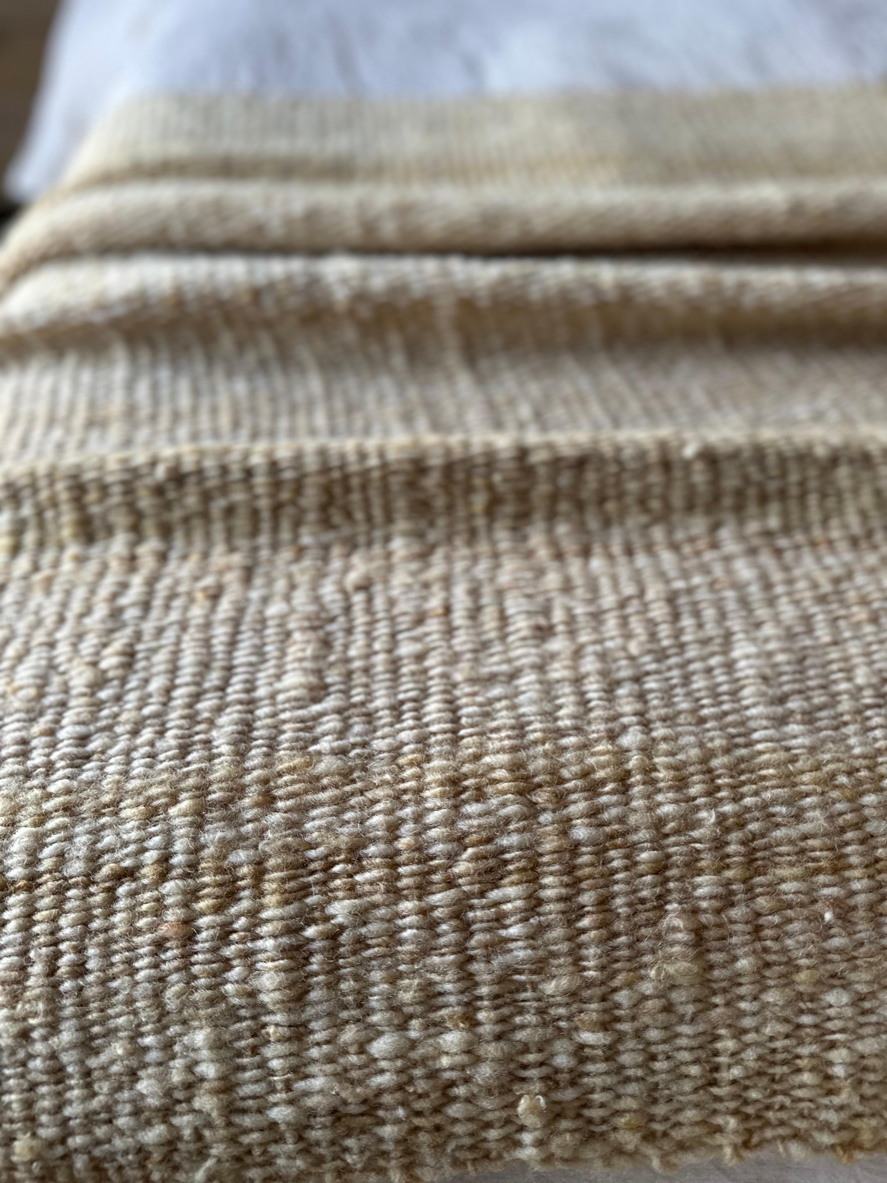 Plaid en laine texturée Gold Moss Hand Made  en vente 4
