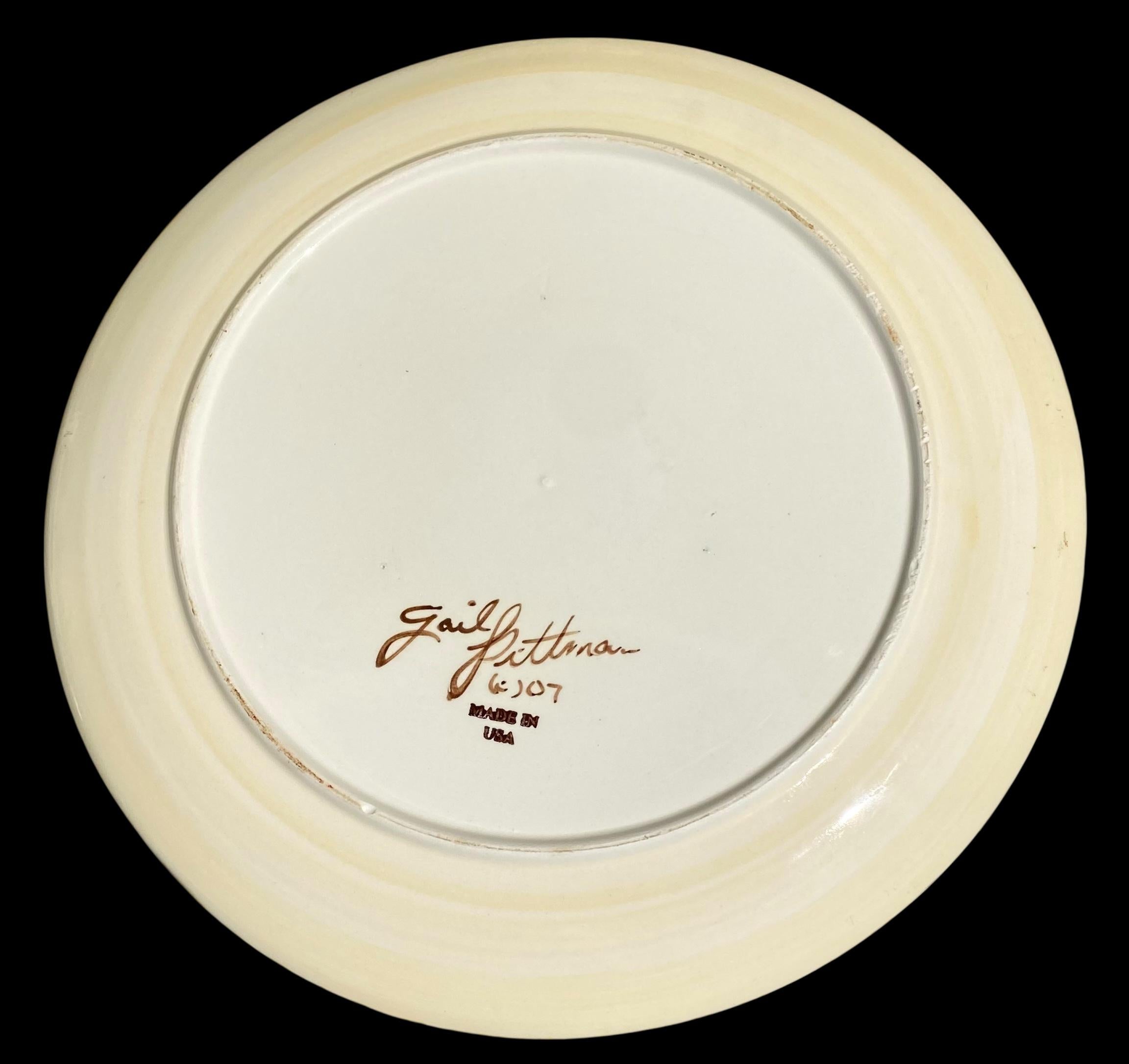 Artisanat Hand Made Peint à la main Gail Pittman Ceramic Chop Plate Signed And Dated 2007 en vente