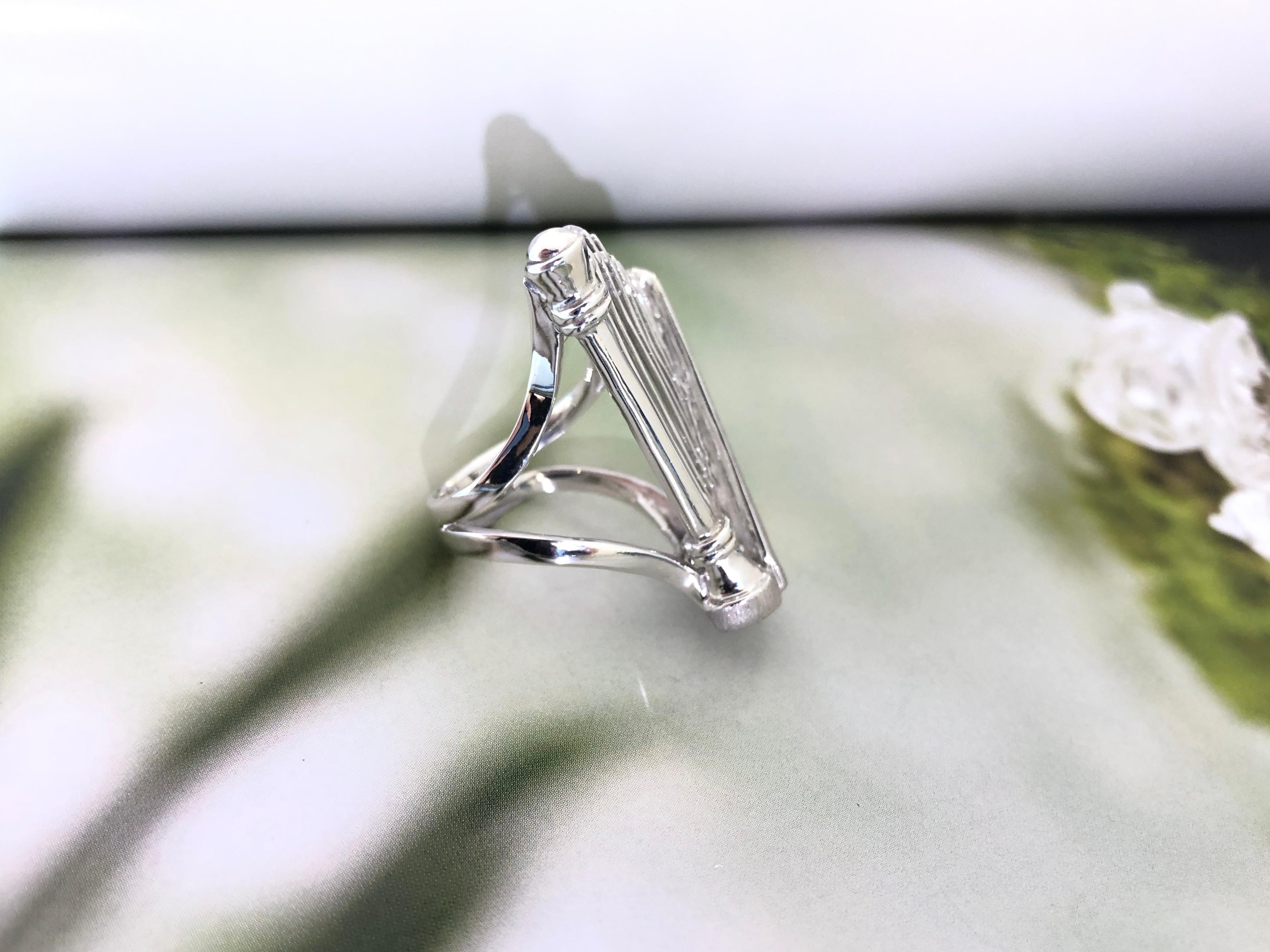 Hand Made Harp-shaped Ring in 925 Silver (Moderne) im Angebot