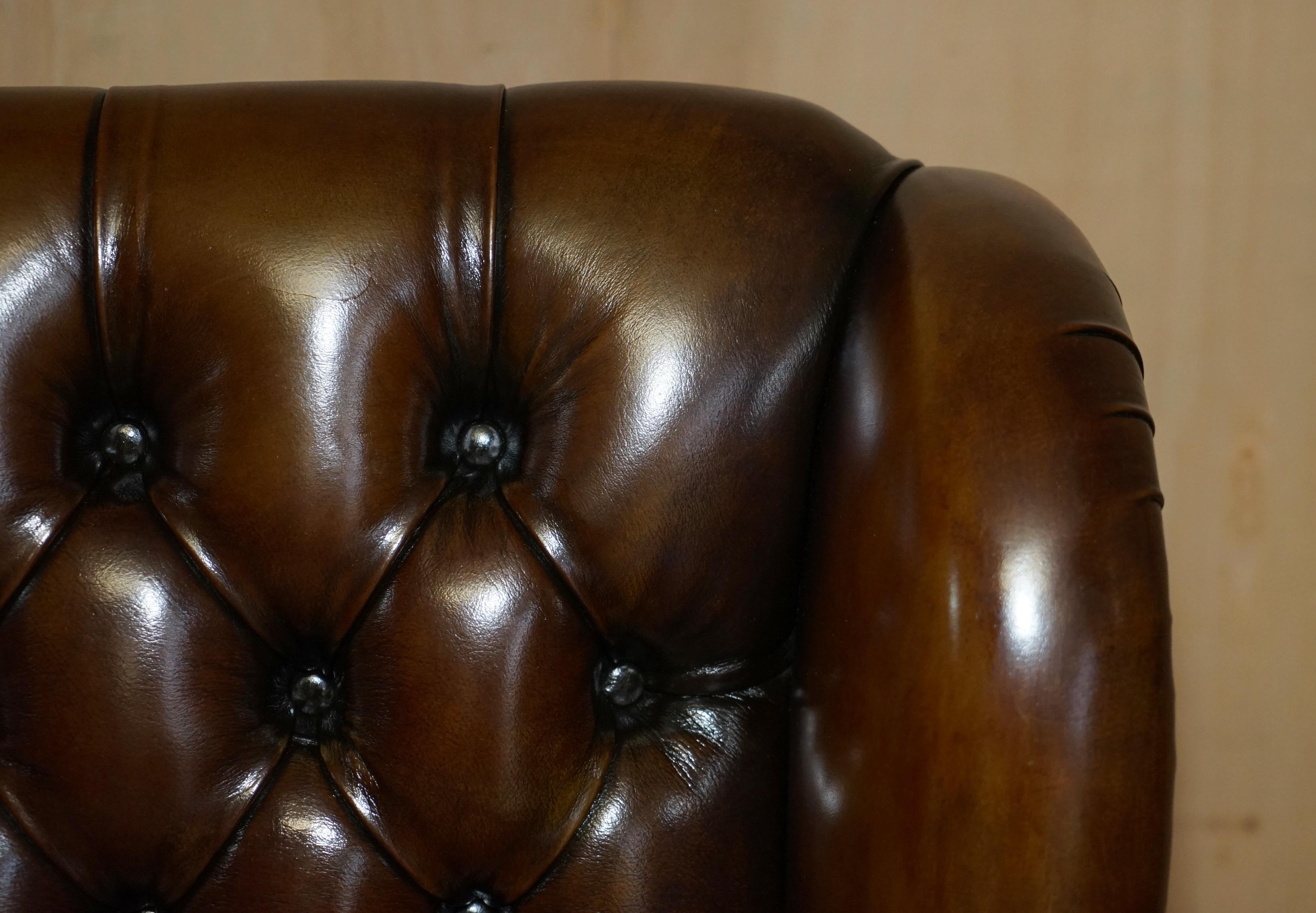 Hand Made in England Harrods London Chesterfield Wingback Swivel Office Chair (Handgefertigt)